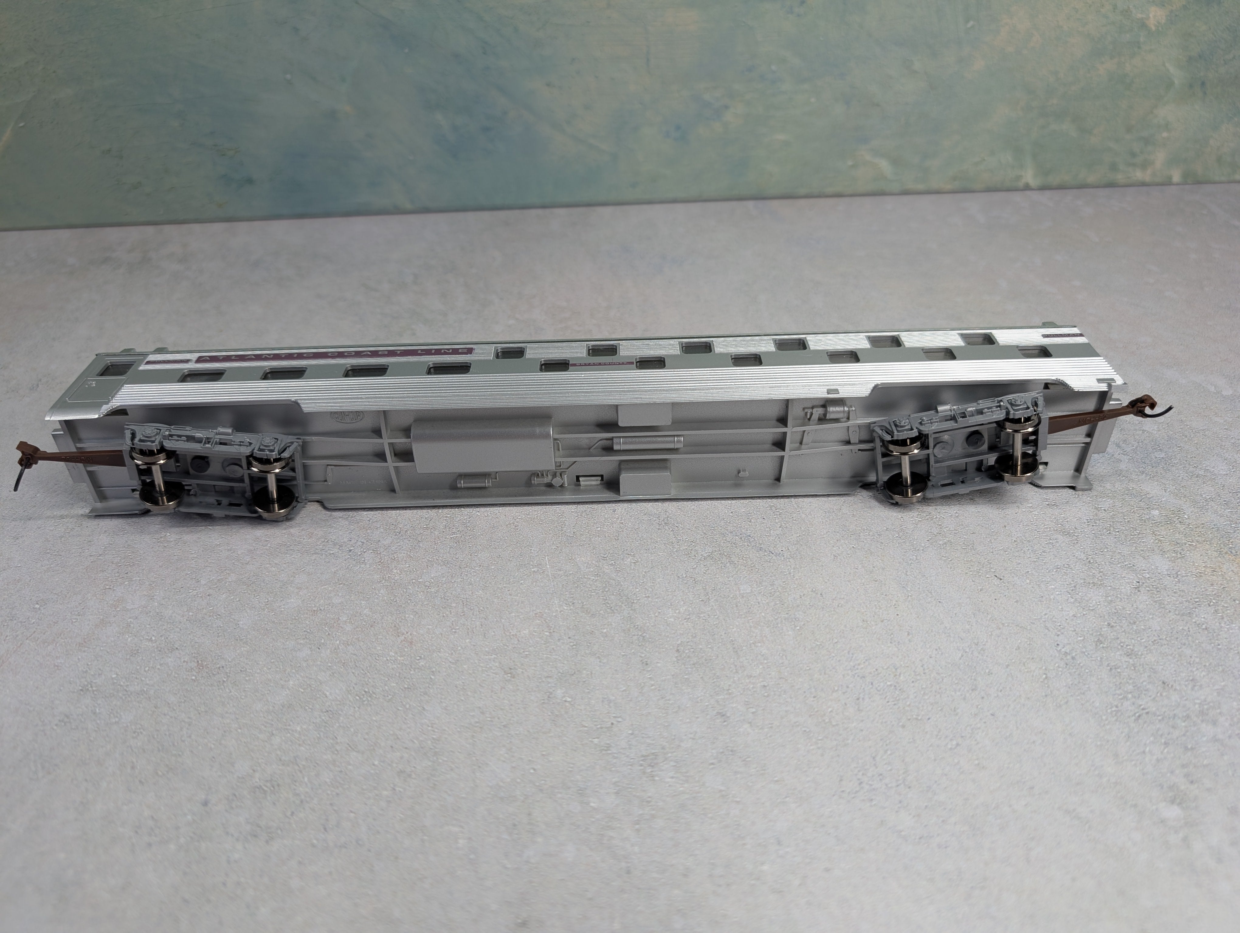 USED Con-Cor #1-075101 HO Scale 85' Slumber Coach - Corrug Sides Atlantic Coast Line Bryan County