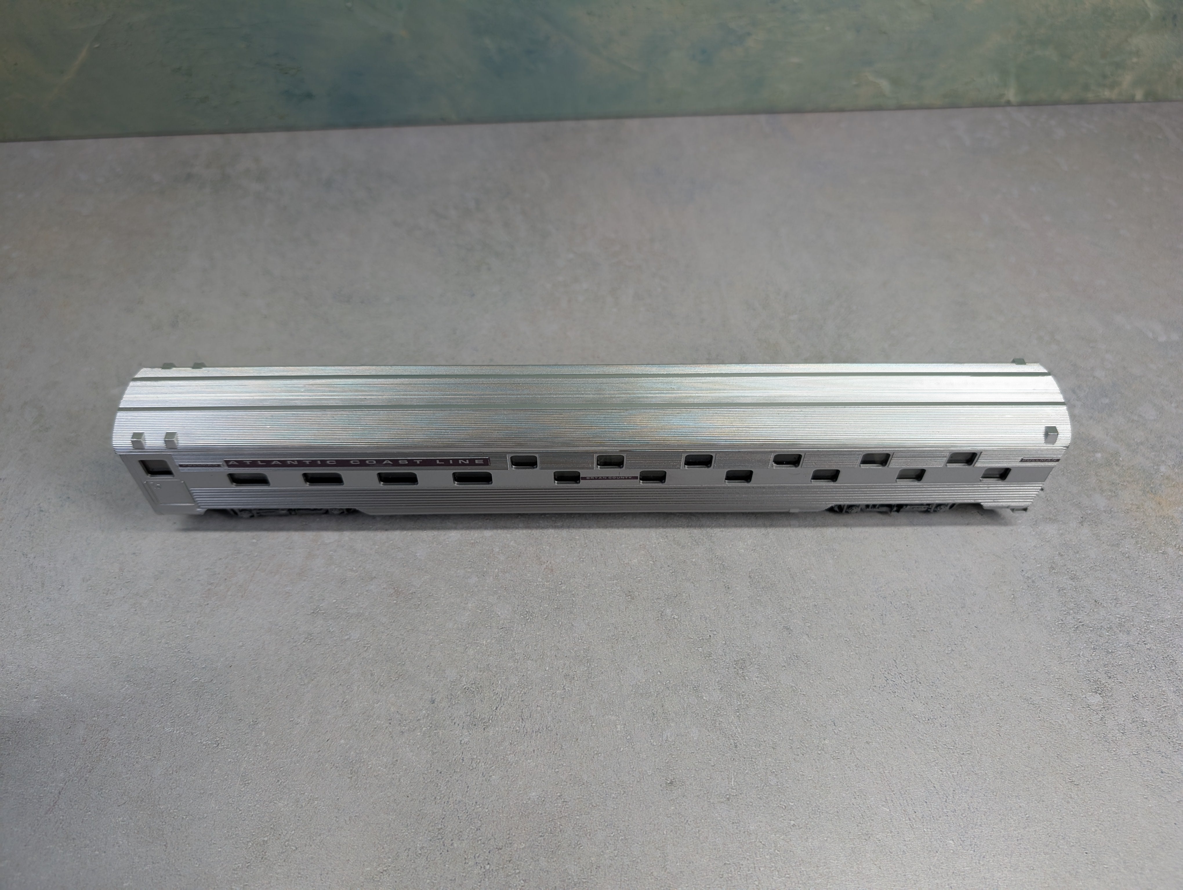 USED Con-Cor #1-075101 HO Scale 85' Slumber Coach - Corrug Sides Atlantic Coast Line Bryan County