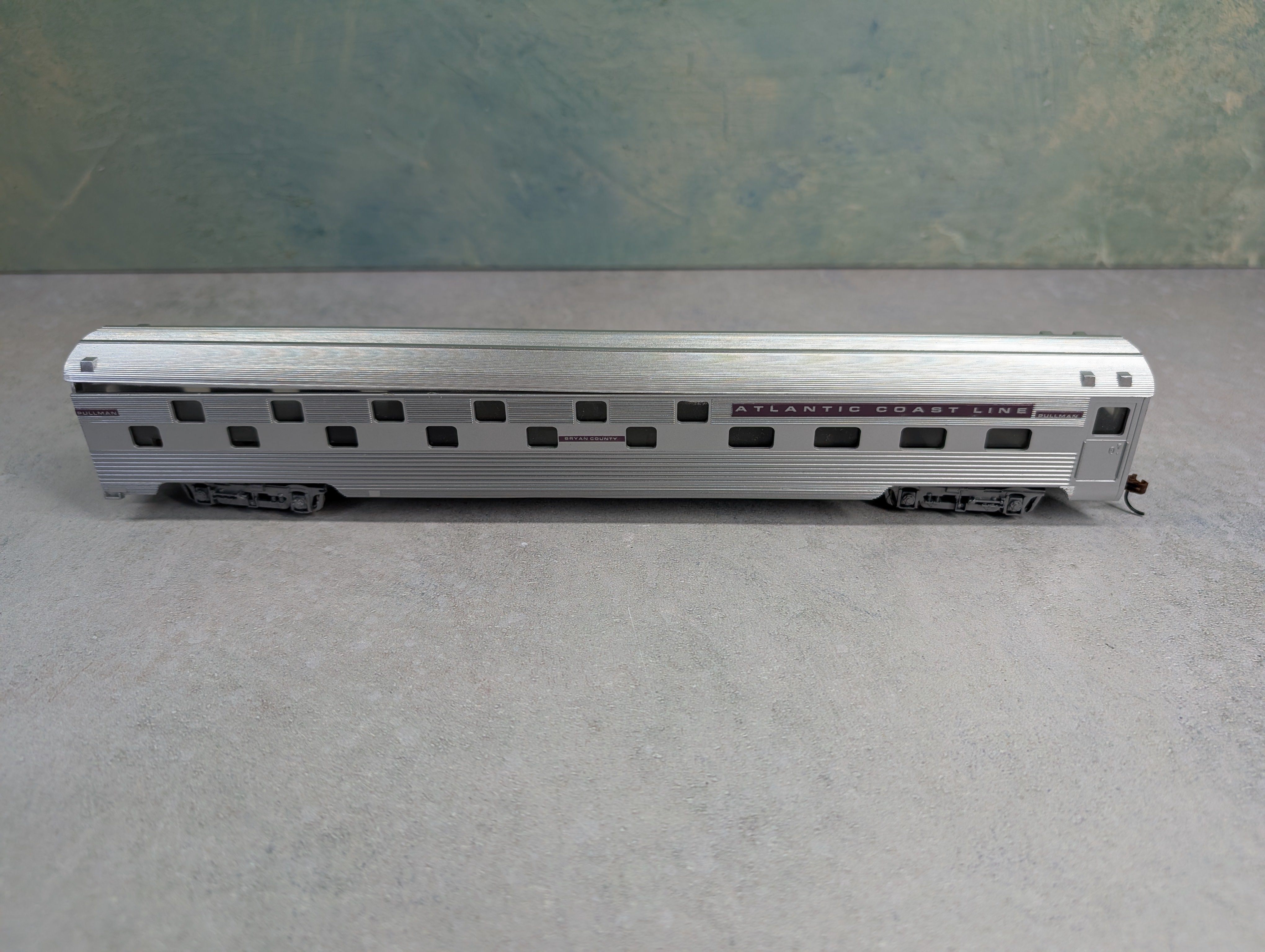 USED Con-Cor #1-075101 HO Scale 85' Slumber Coach - Corrug Sides Atlantic Coast Line Bryan County