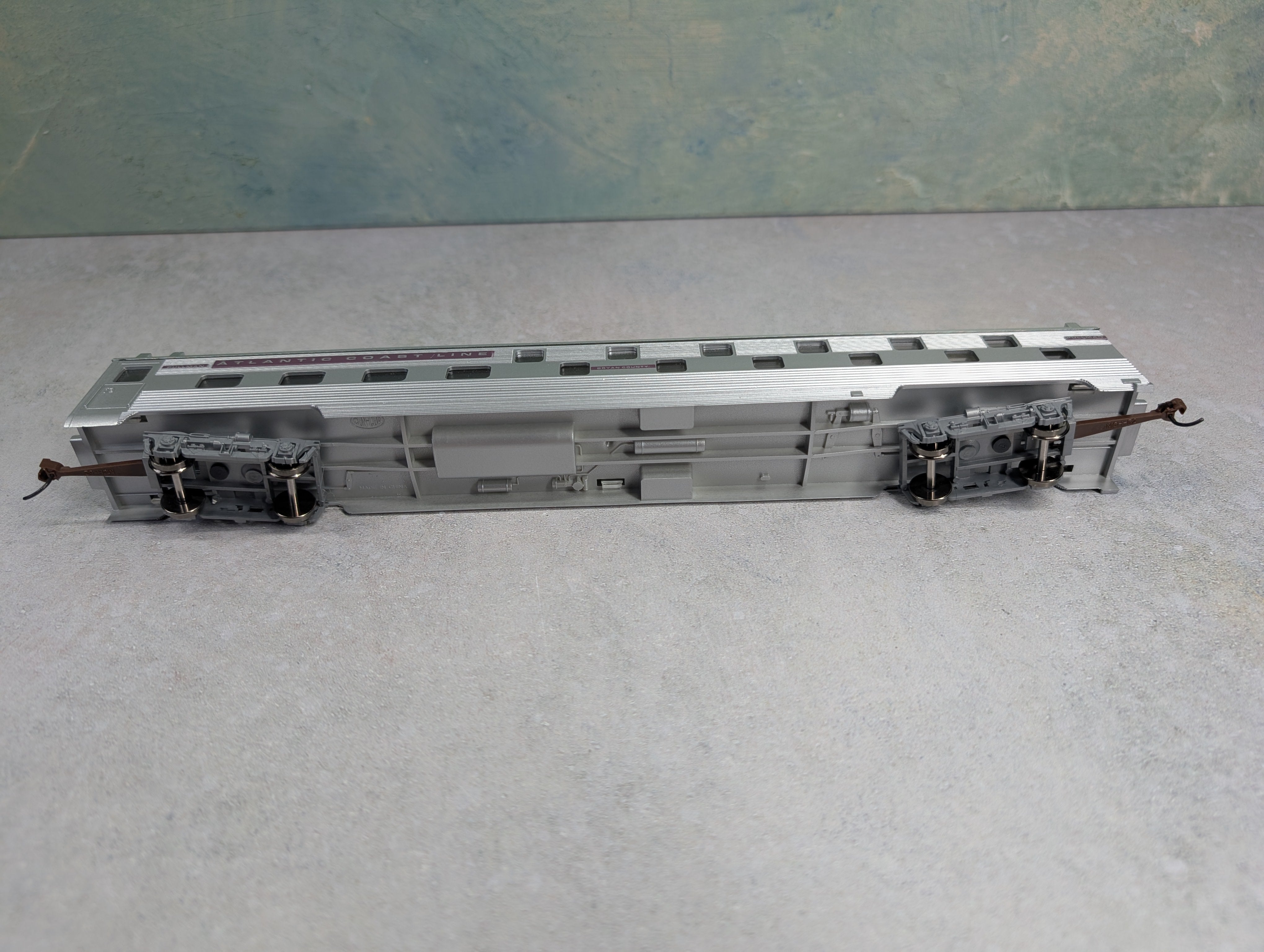 USED Con-Cor #1-075101 HO Scale 85' Slumber Coach - Corrug Sides Atlantic Coast Line Bryan County