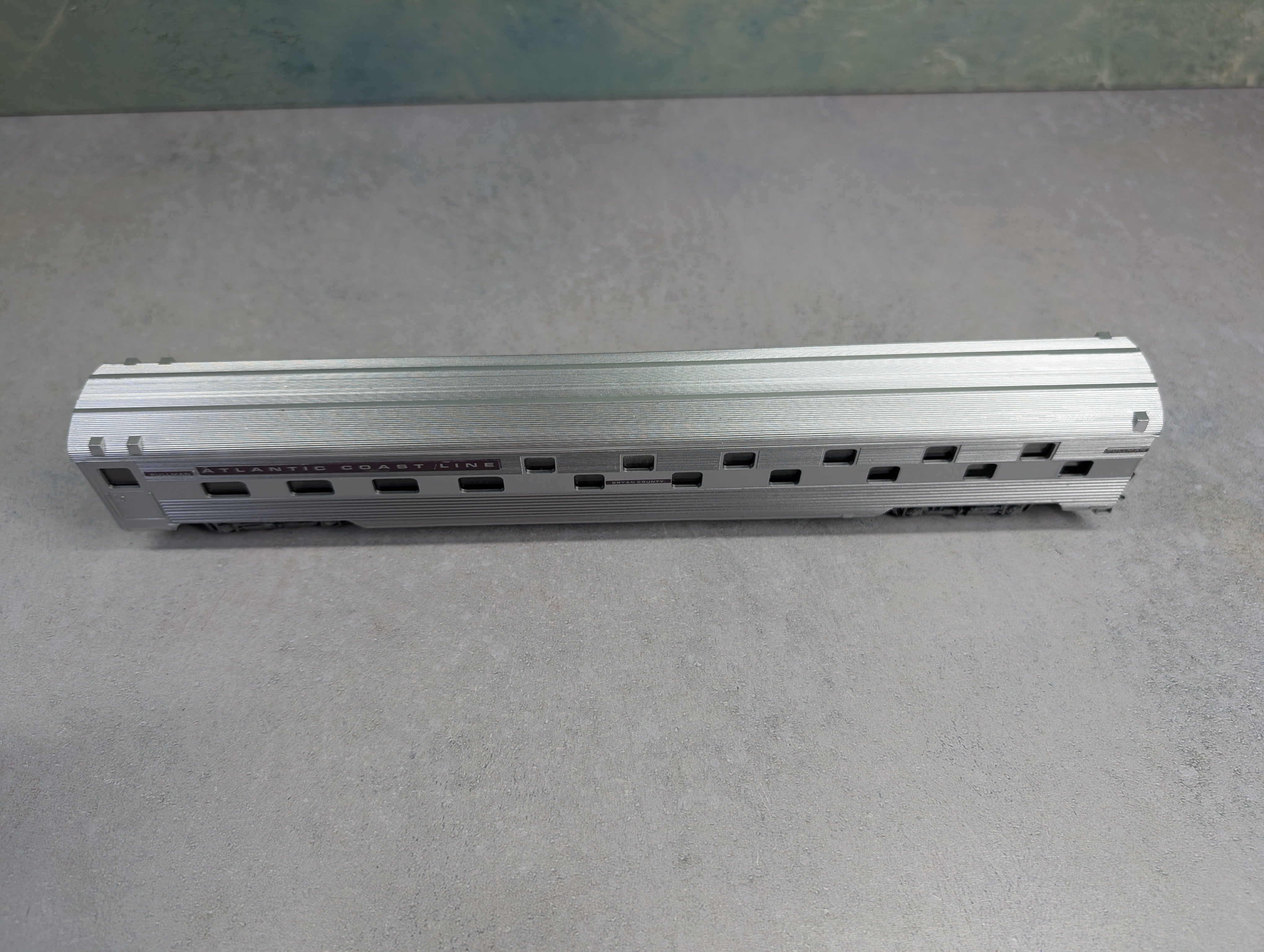 USED Con-Cor #1-075101 HO Scale 85' Slumber Coach - Corrug Sides Atlantic Coast Line Bryan County