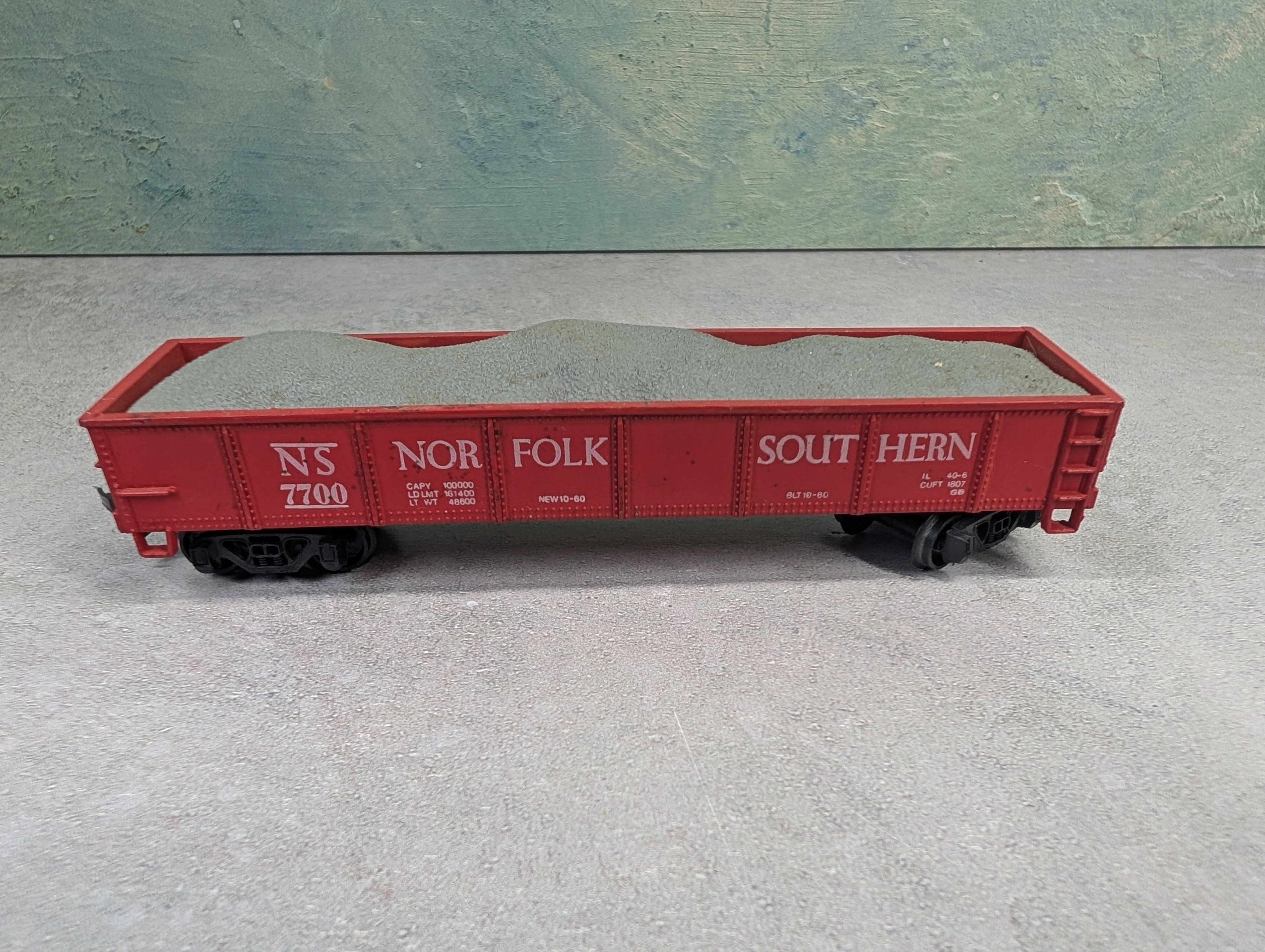 USED AHM HO Scale 40' Flat Car Norfolk Southern Original #7700 w/ Rock Load