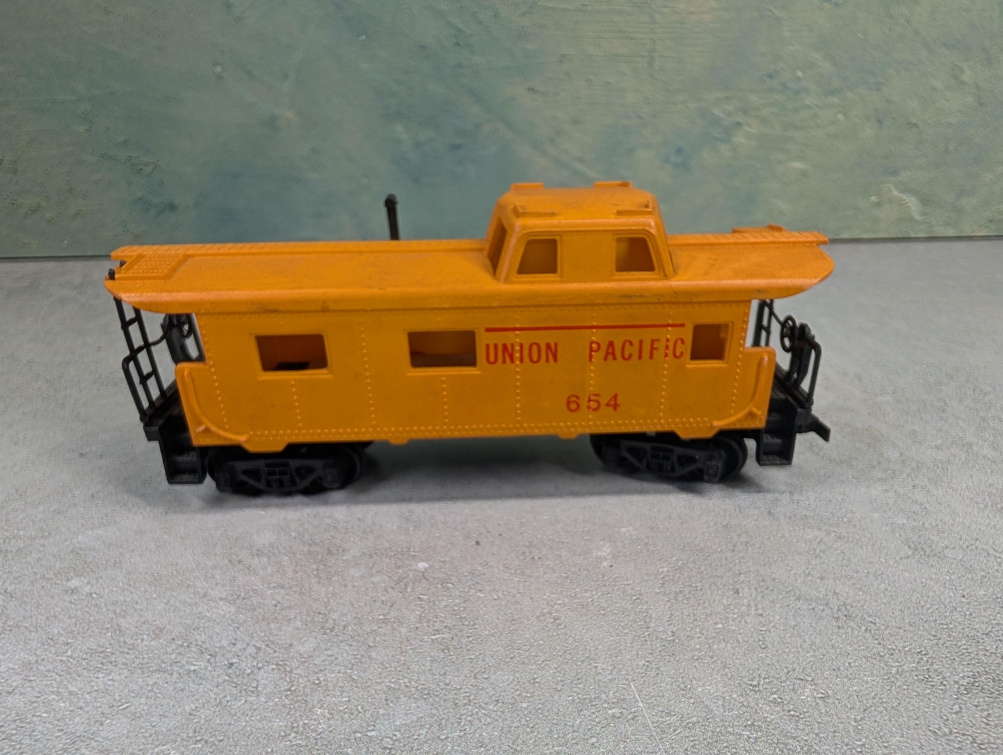 USED Tyco HO Scale Caboose Union Pacific #654