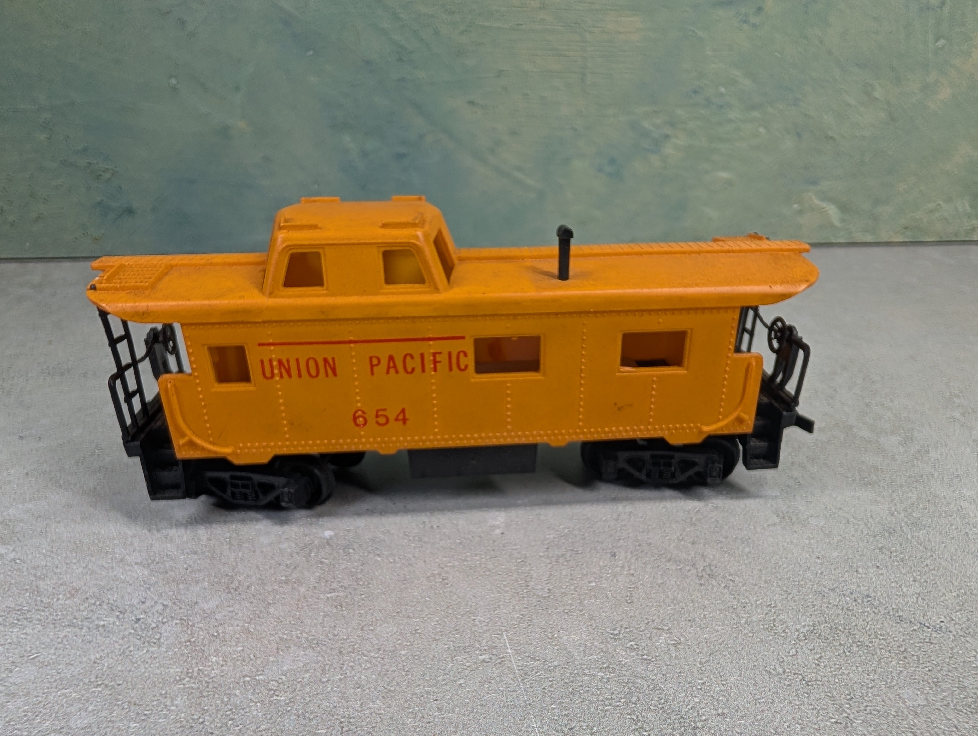 USED Tyco HO Scale Caboose Union Pacific #654