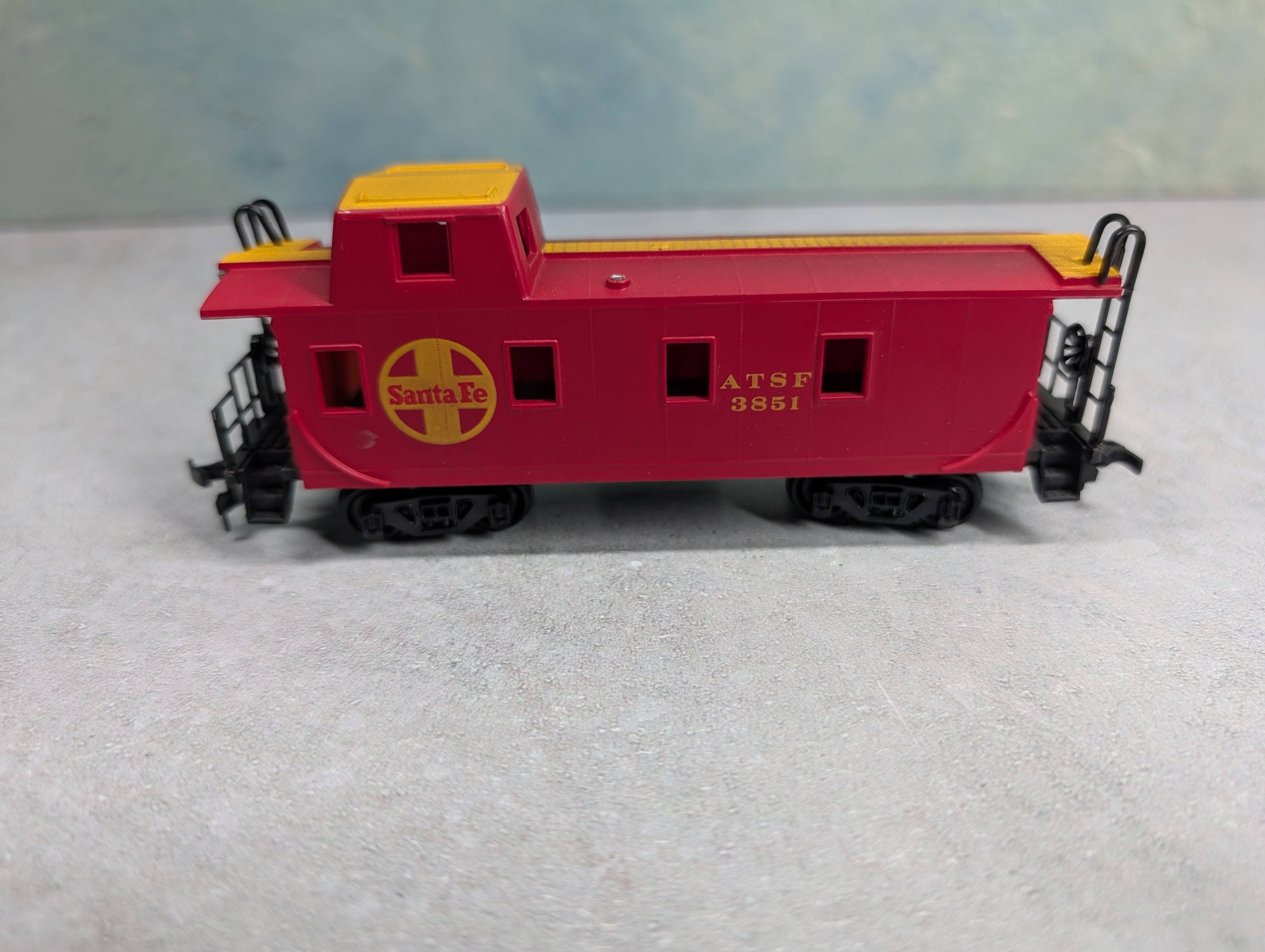 USED Bachmann HO Scale Caboose Santa Fe ATSF #3851