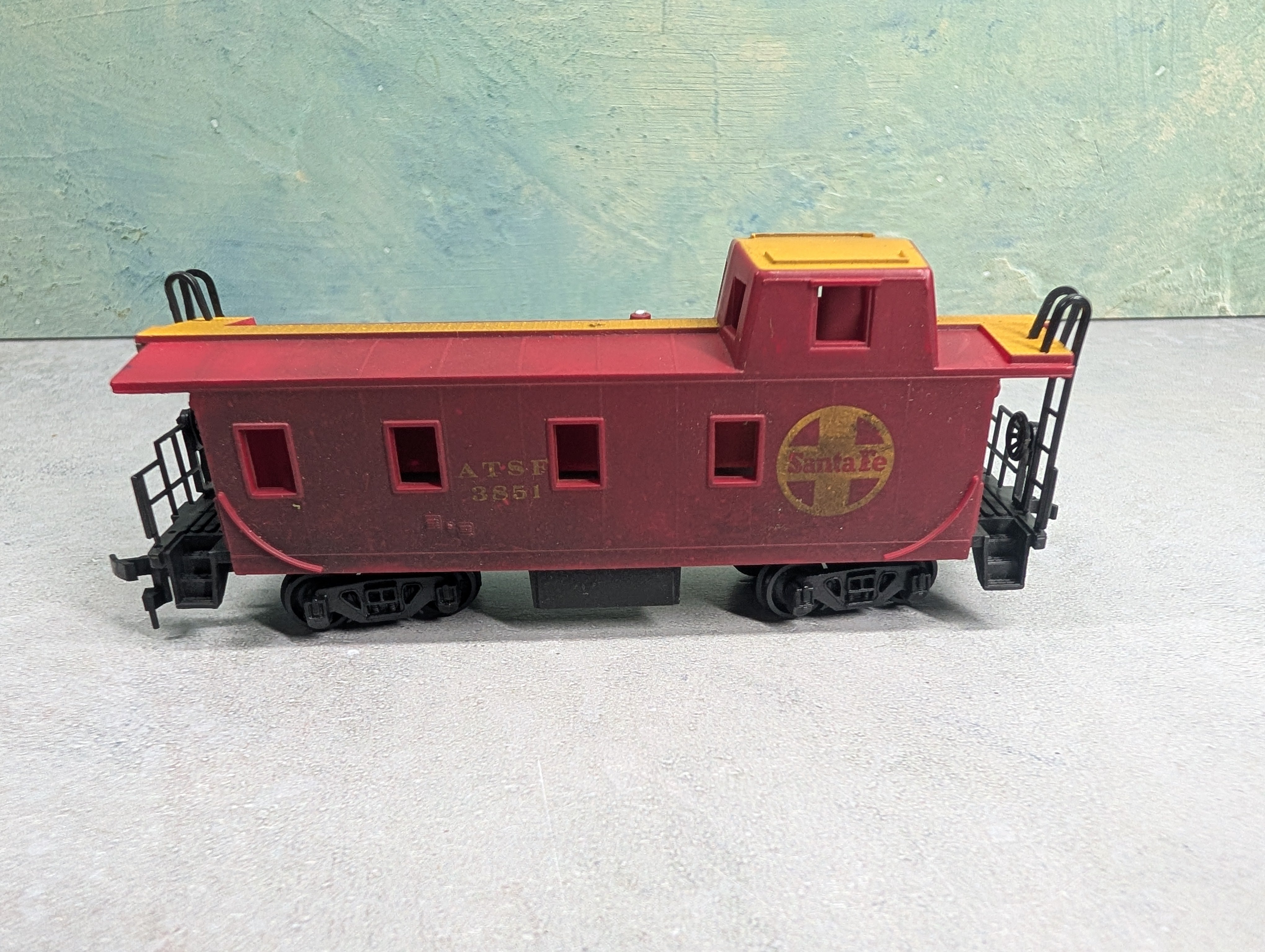 USED Bachmann HO Scale Caboose Santa Fe ATSF #3851