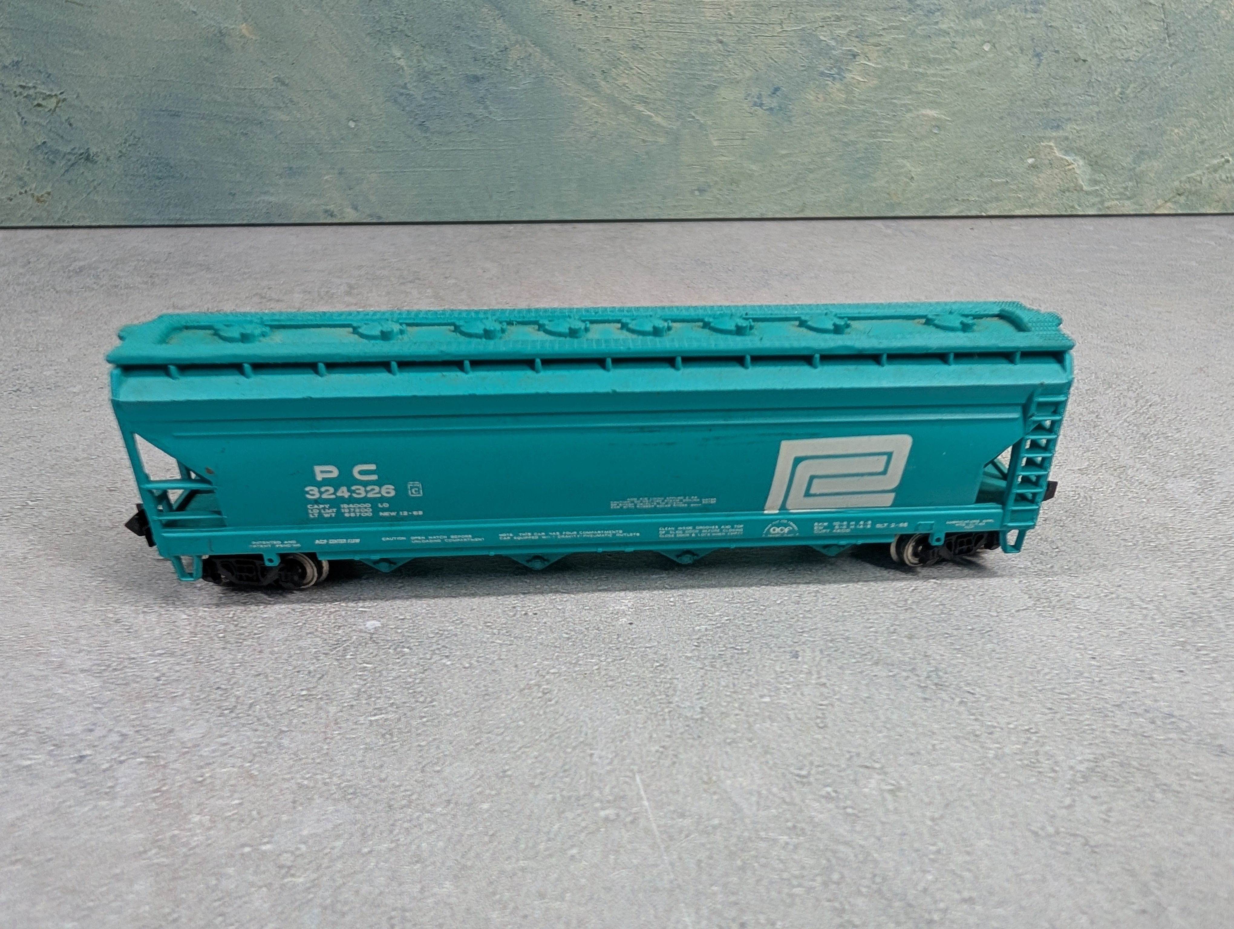 USED Bachmann N Scale 4 Bay ACF Covered Hopper Penn Central PC #324326