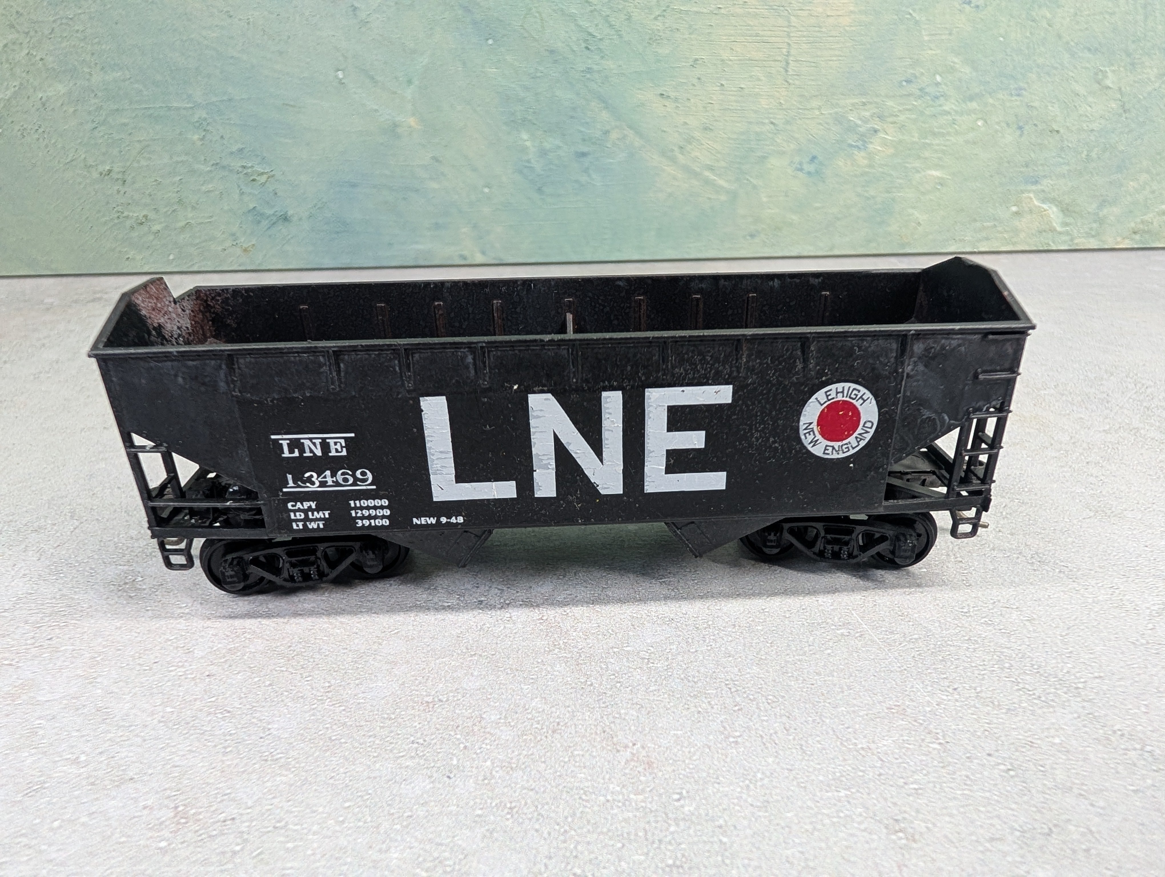 USED Athearn HO Scale 2 Bay Open Hopper Lehigh and New England LNE #13469 Decal