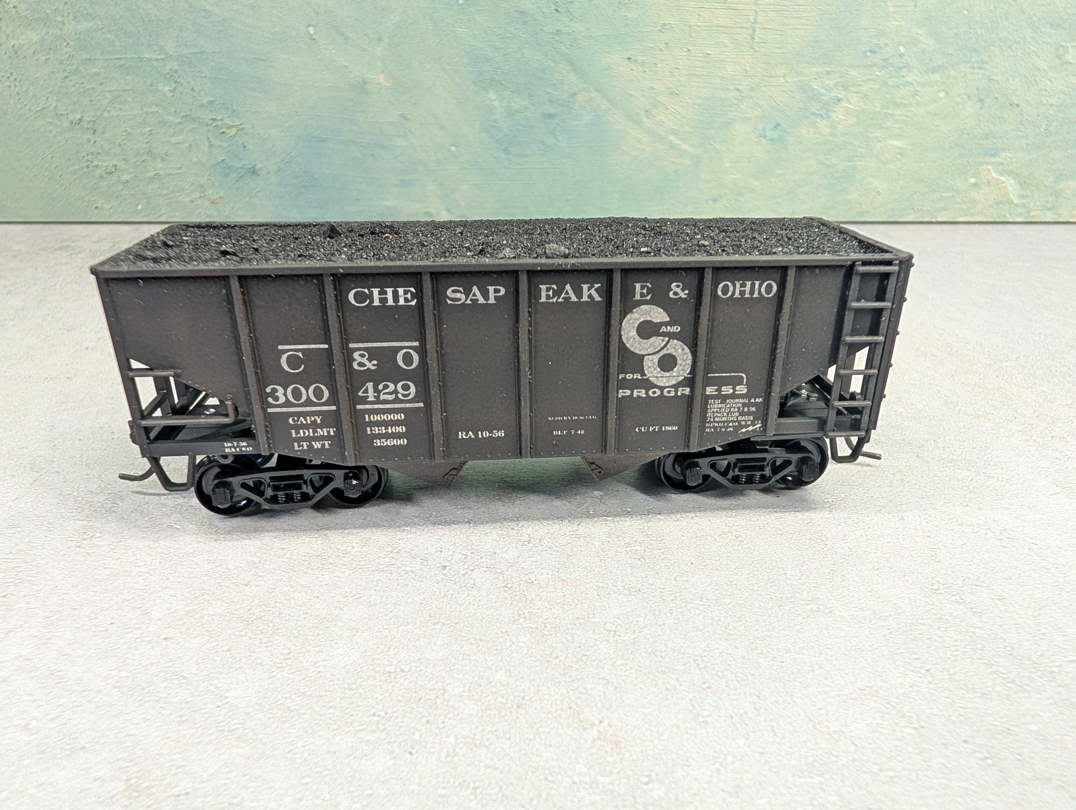 USED Stewart Hobbies HO Scale 2 Bay Open Hopper Chesapeake and Ohio C&O #300429 Weathered w/ Coal Load