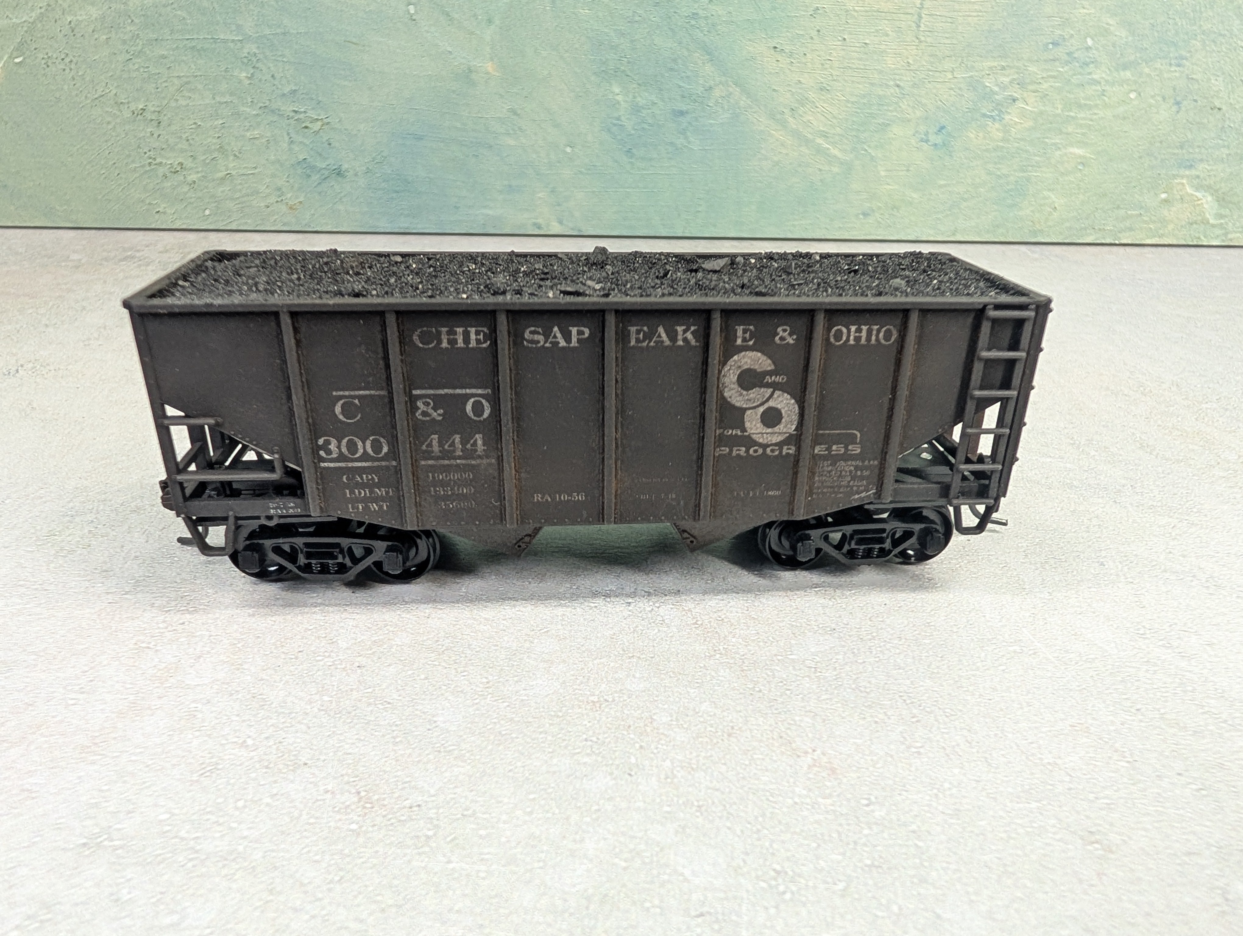 USED Stewart Hobbies HO Scale 2 Bay Open Hopper Chesapeake and Ohio C&O #300444 Weathered w/ Coal Load