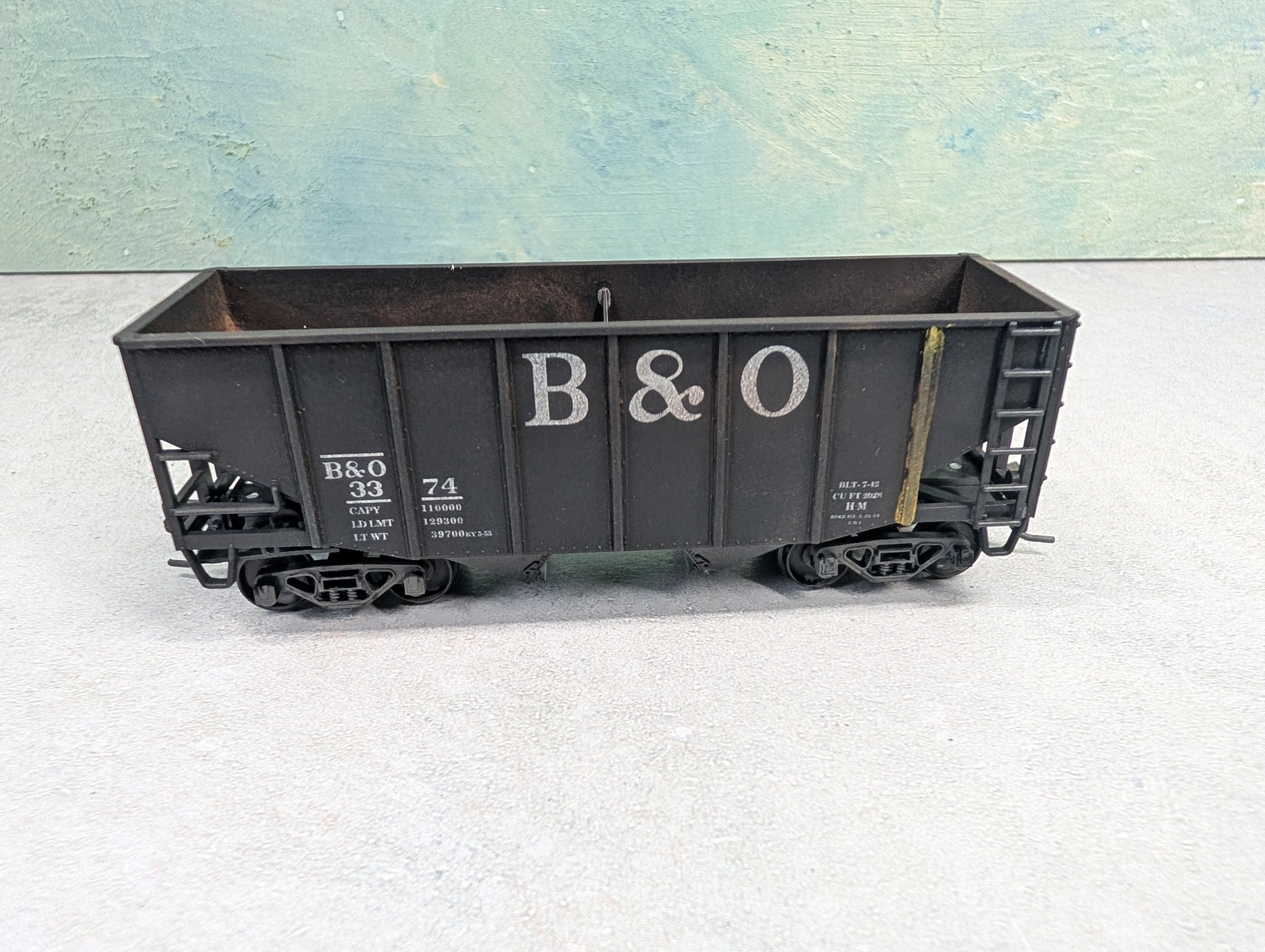 USED Stewart Hobbies HO Scale 2 Bay Open Hopper Baltimore and Ohio B&O #3374 Weathered