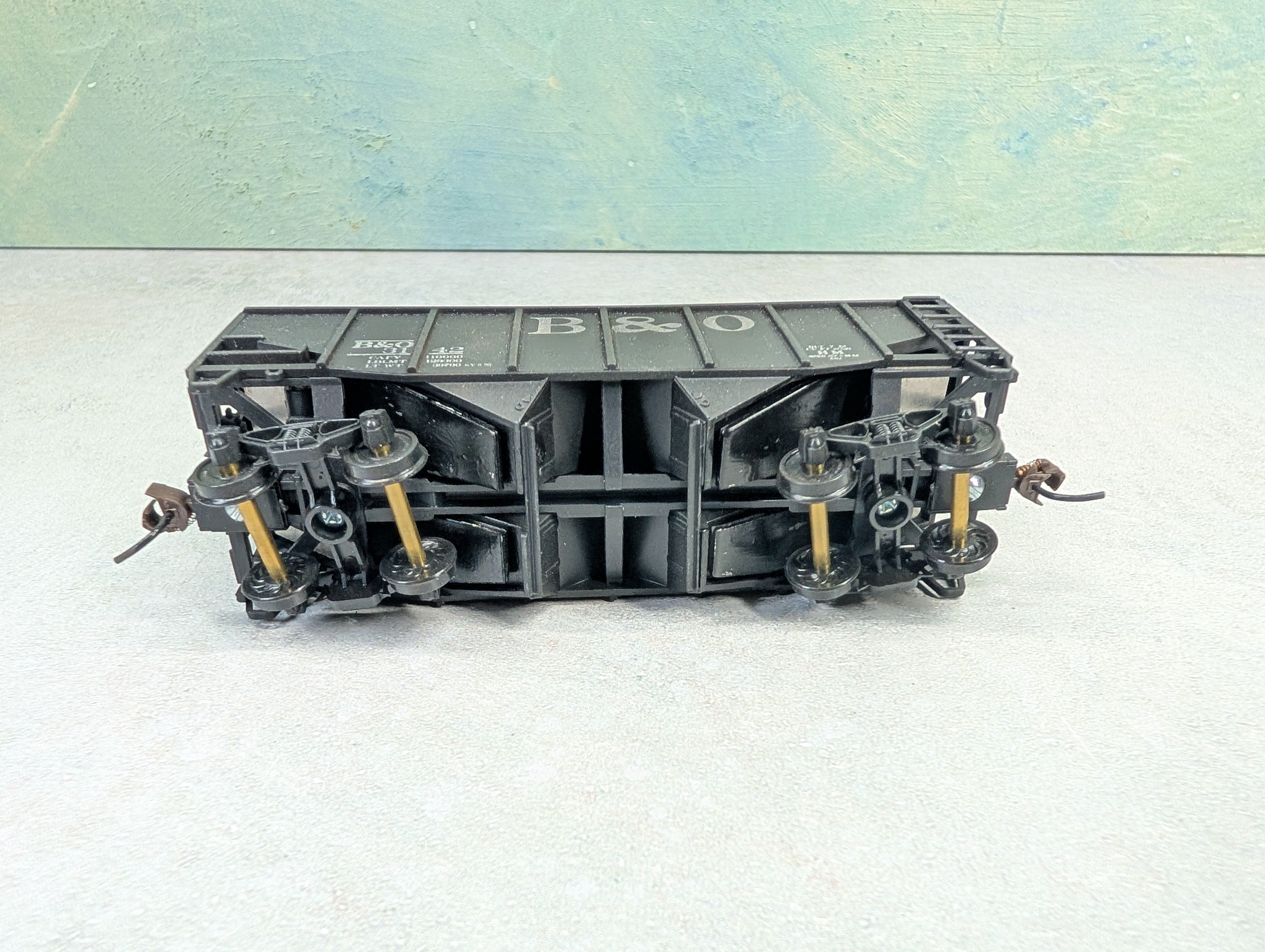 USED Stewart Hobbies HO Scale 2 Bay Open Hopper Baltimore and Ohio B&O #3142 Weathered