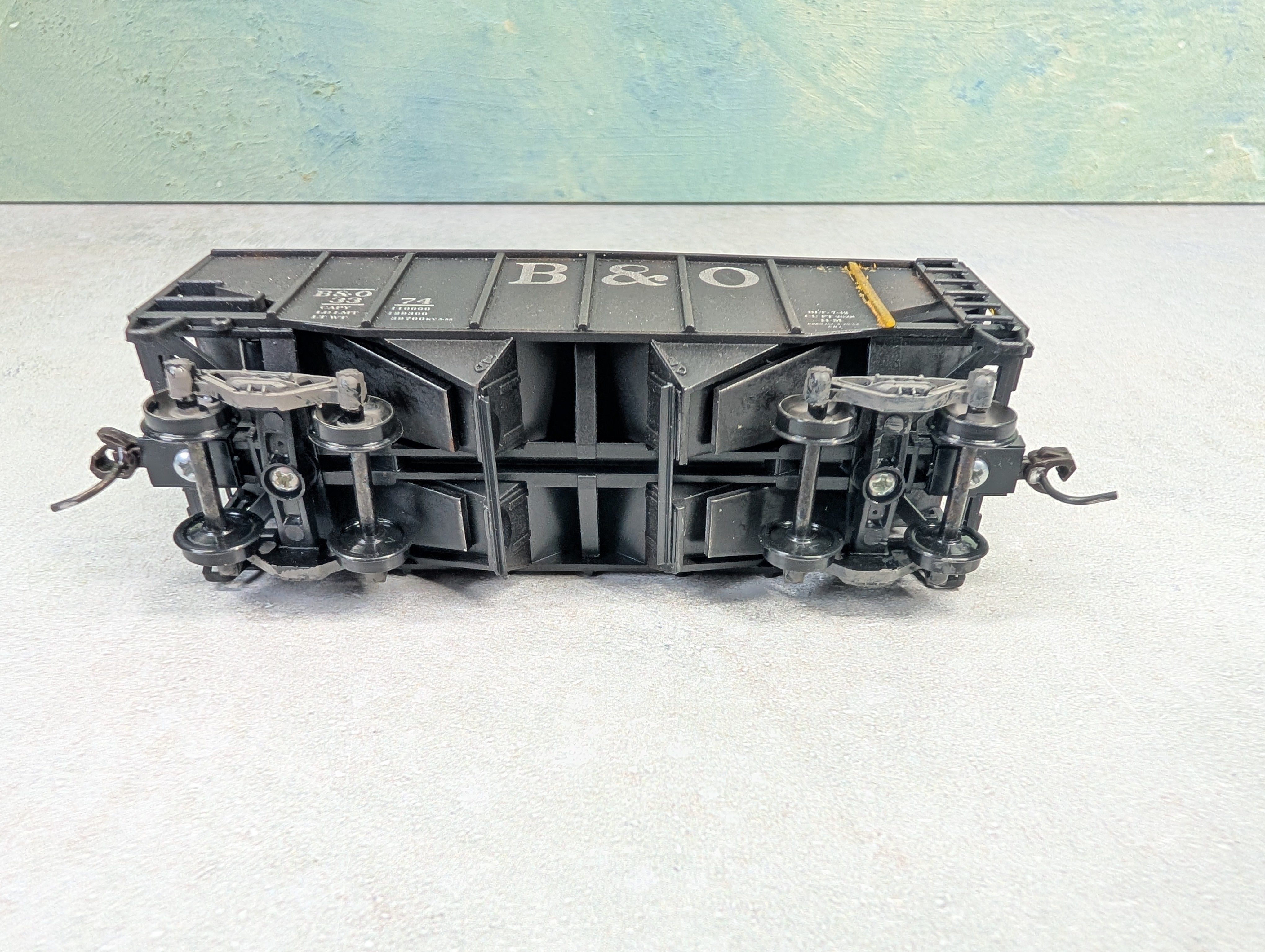 USED Stewart Hobbies HO Scale 2 Bay Open Hopper Baltimore and Ohio B&O #3374 Weathered w/ Coal Load