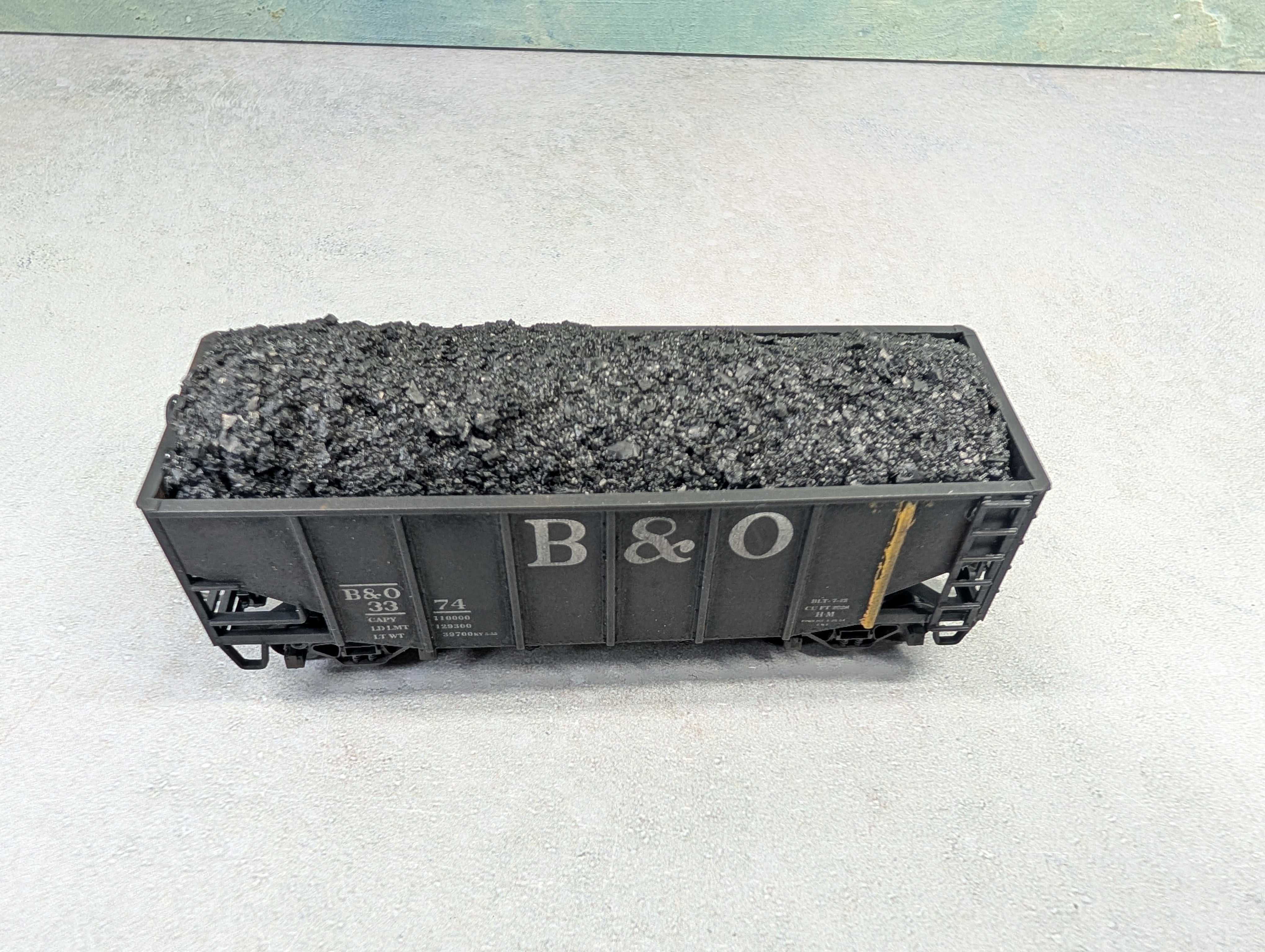 USED Stewart Hobbies HO Scale 2 Bay Open Hopper Baltimore and Ohio B&O #3374 Weathered w/ Coal Load
