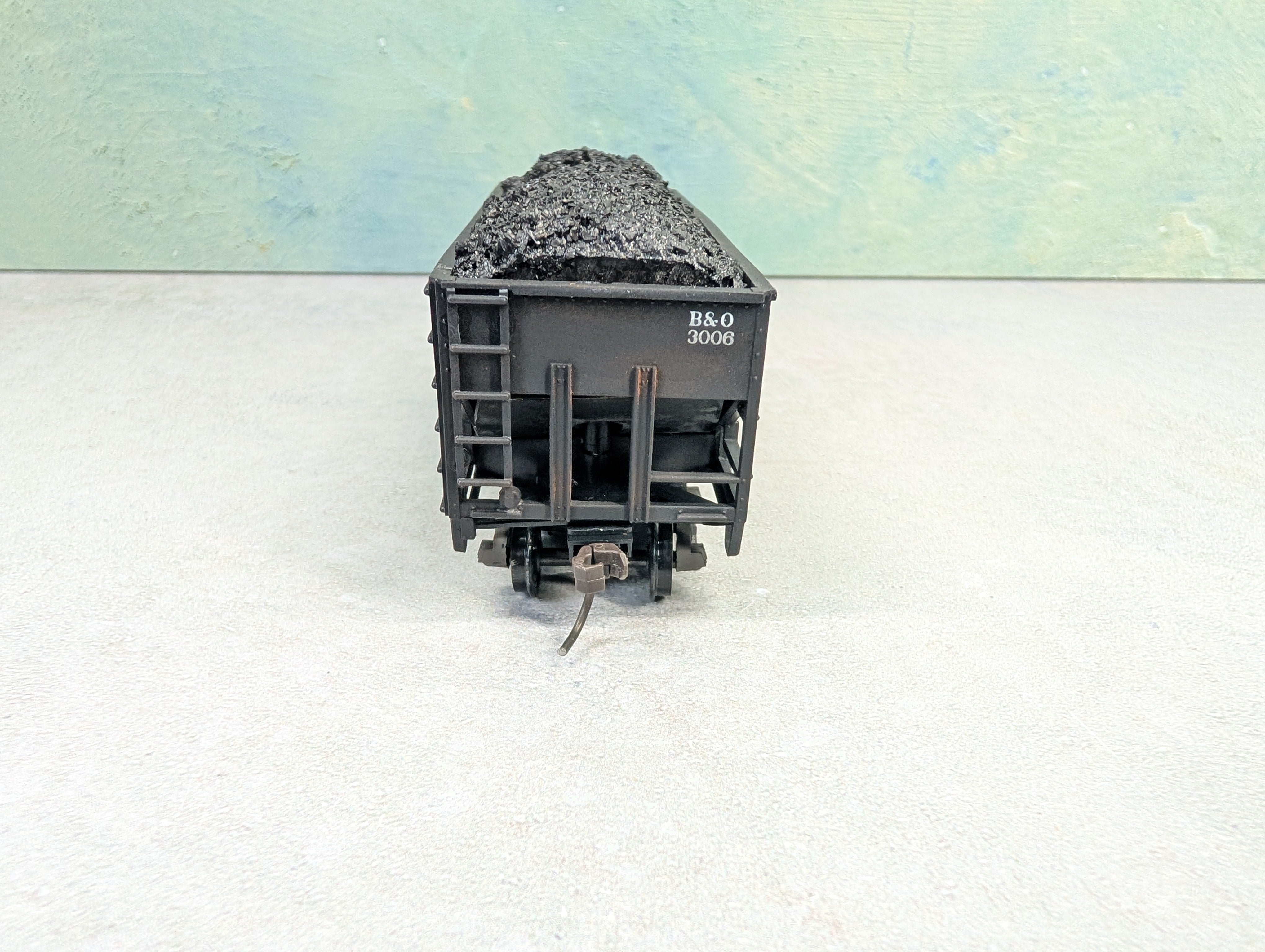 USED Stewart Hobbies HO Scale 2 Bay Open Hopper Baltimore and Ohio B&O #3006 Weathered w/ Coal Load