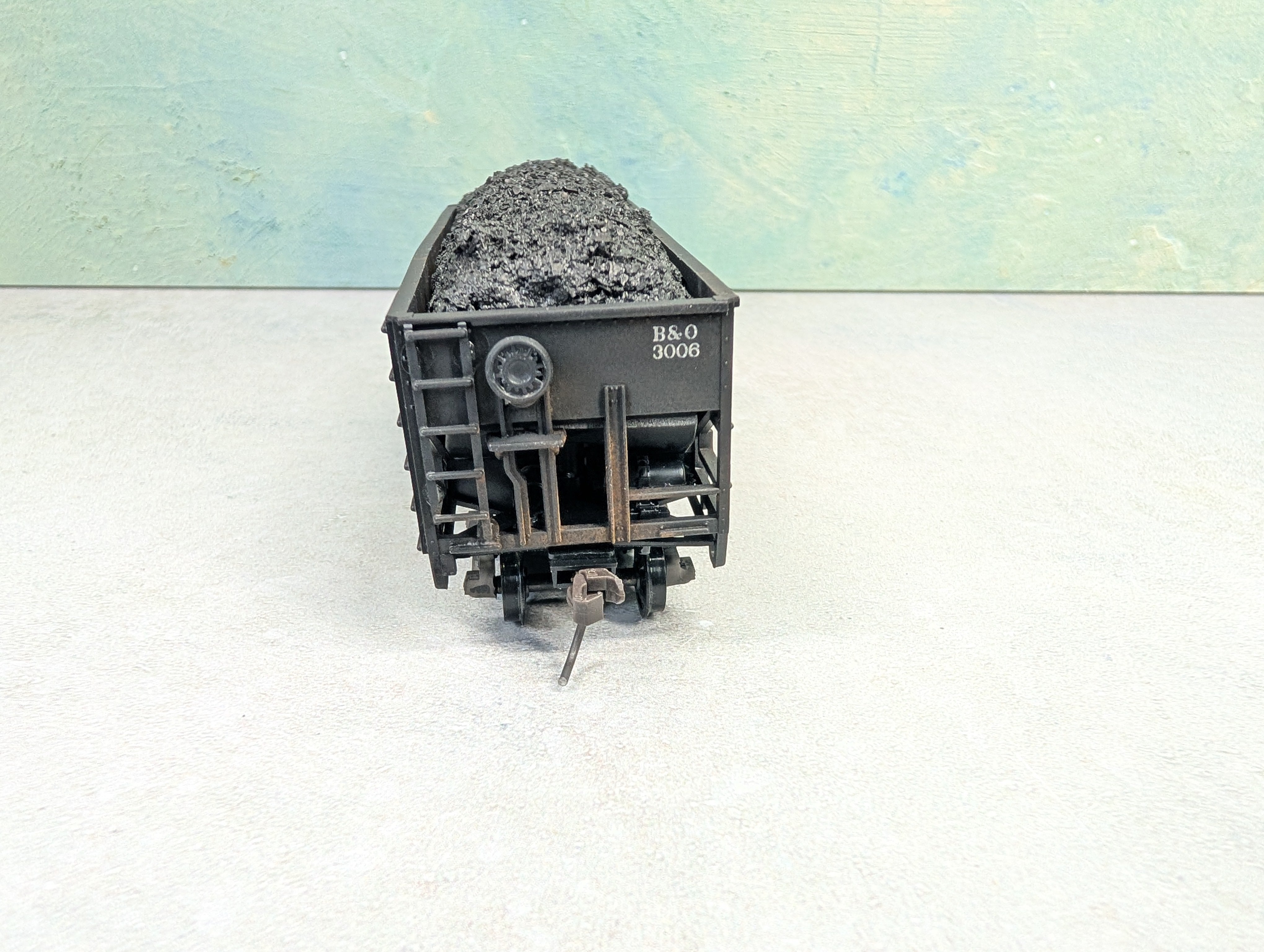 USED Stewart Hobbies HO Scale 2 Bay Open Hopper Baltimore and Ohio B&O #3006 Weathered w/ Coal Load