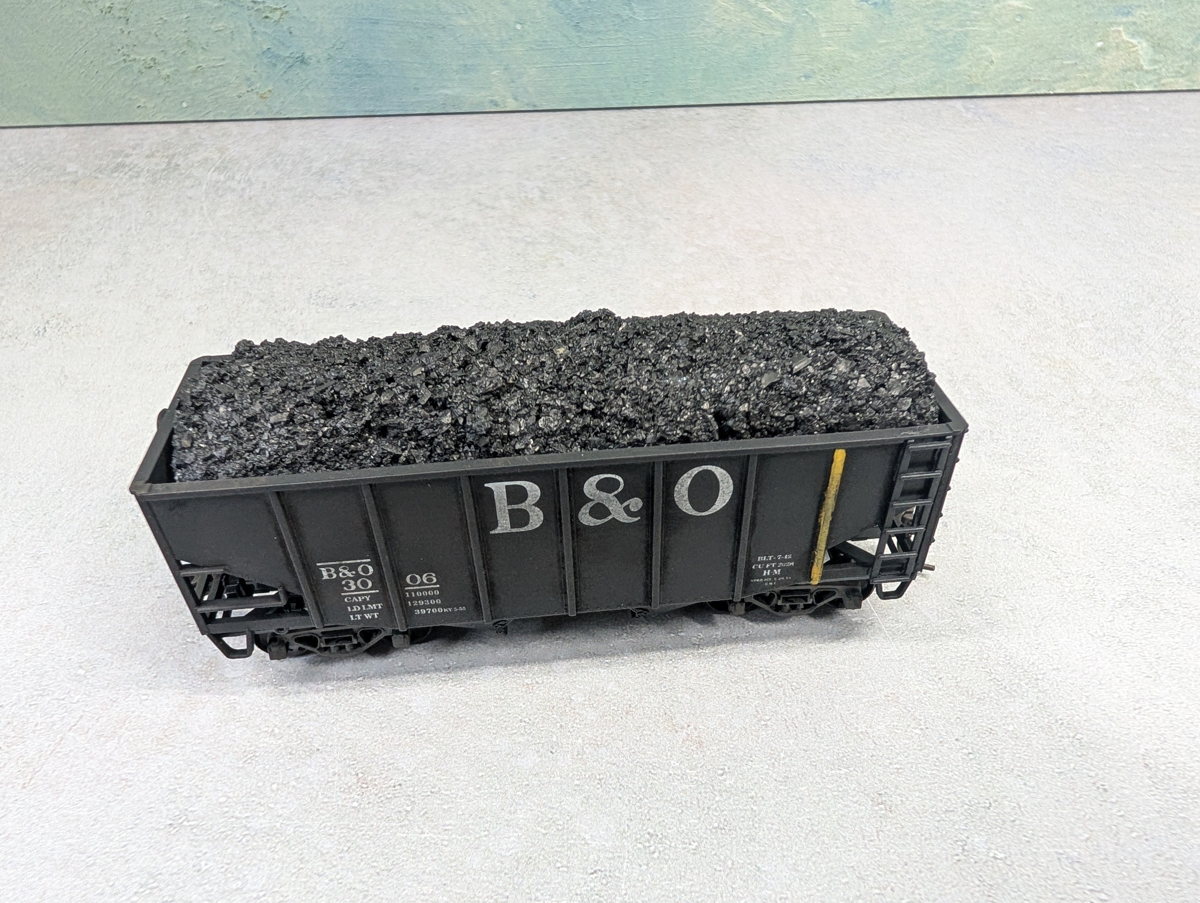 USED Stewart Hobbies HO Scale 2 Bay Open Hopper Baltimore and Ohio B&O #3006 Weathered w/ Coal Load
