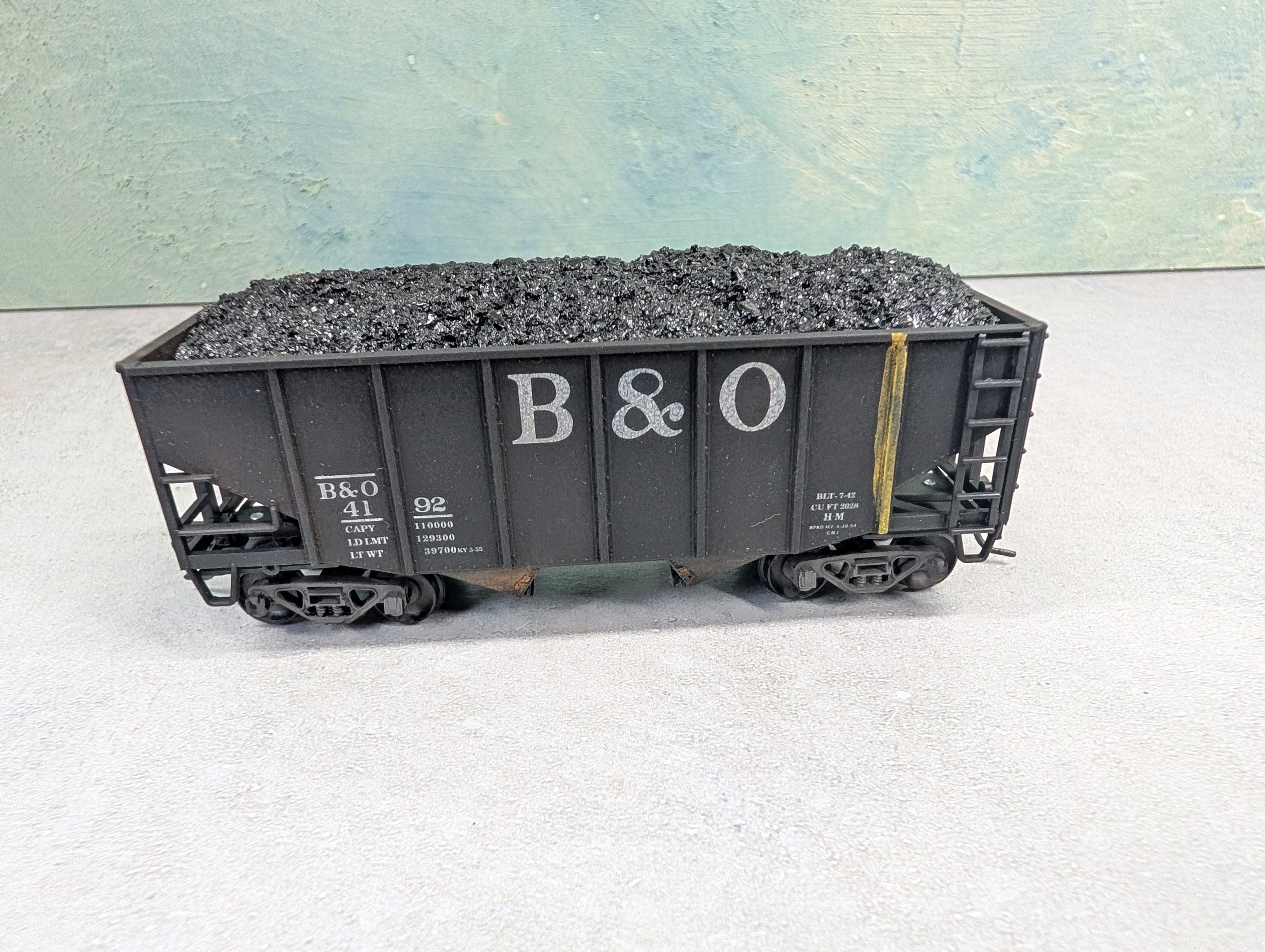 USED Stewart Hobbies HO Scale 2 Bay Open Hopper Baltimore and Ohio B&O #4192 Weathered w/ Coal Load