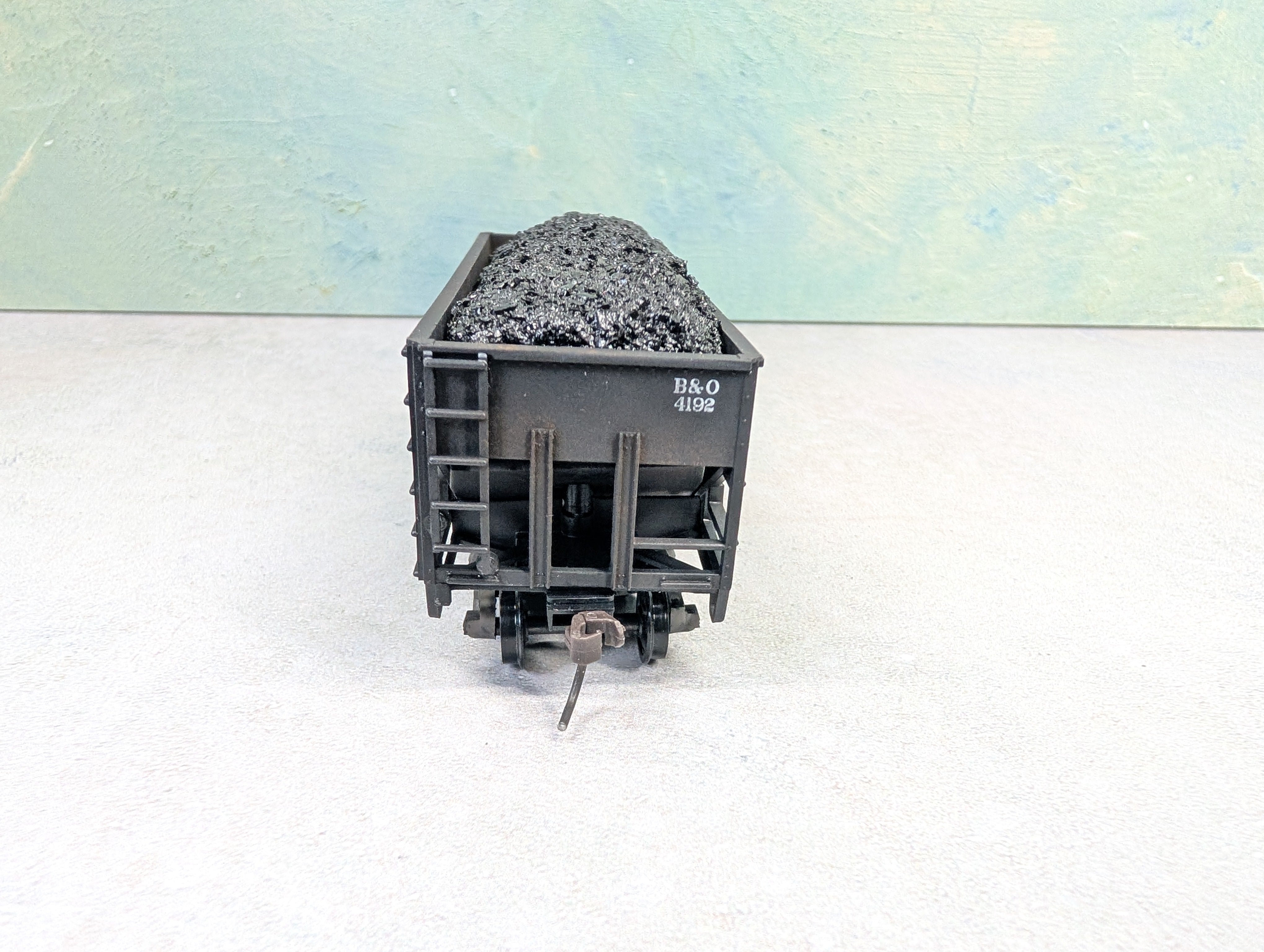 USED Stewart Hobbies HO Scale 2 Bay Open Hopper Baltimore and Ohio B&O #4192 Weathered w/ Coal Load