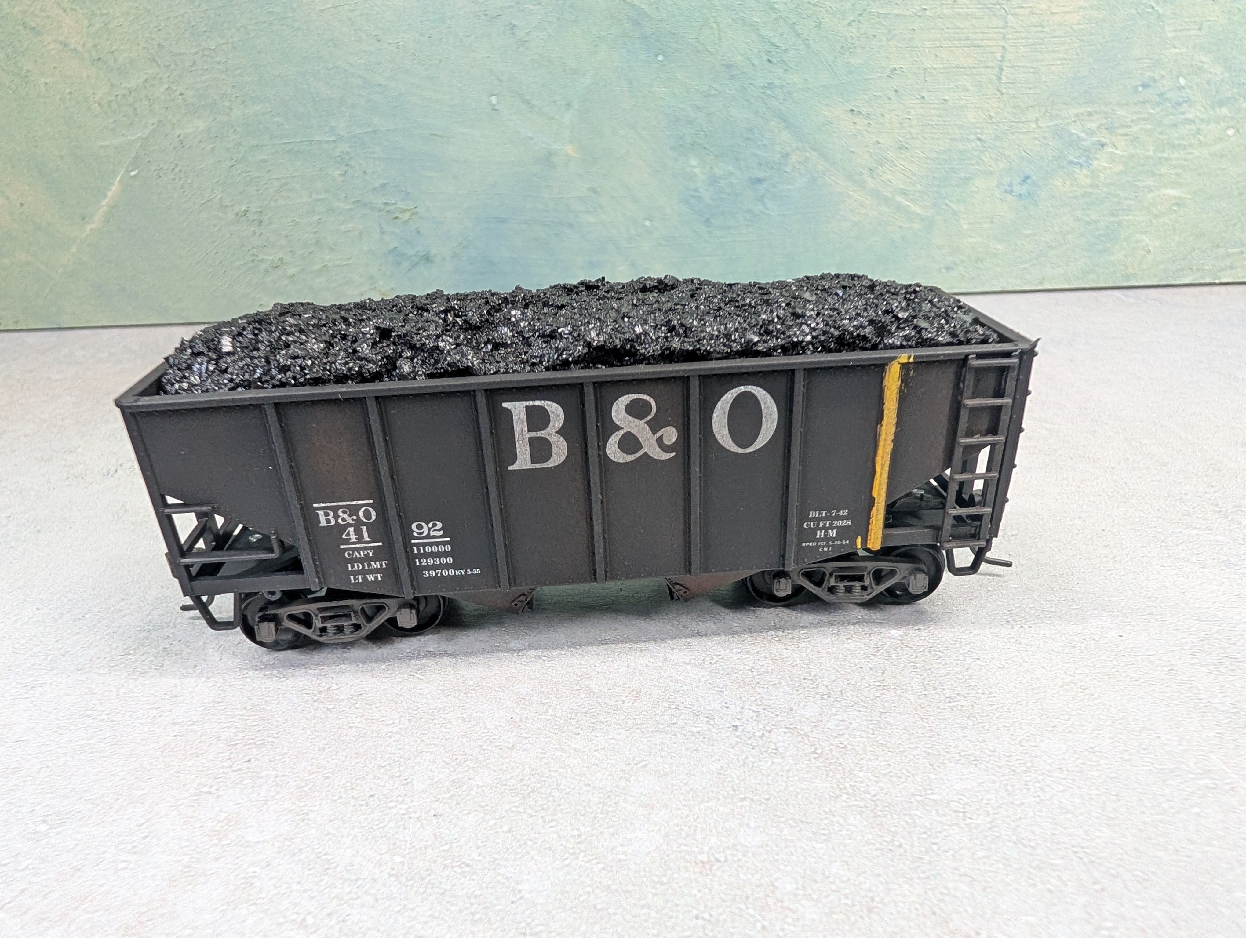USED Stewart Hobbies HO Scale 2 Bay Open Hopper Baltimore and Ohio B&O #4192 Weathered w/ Coal Load