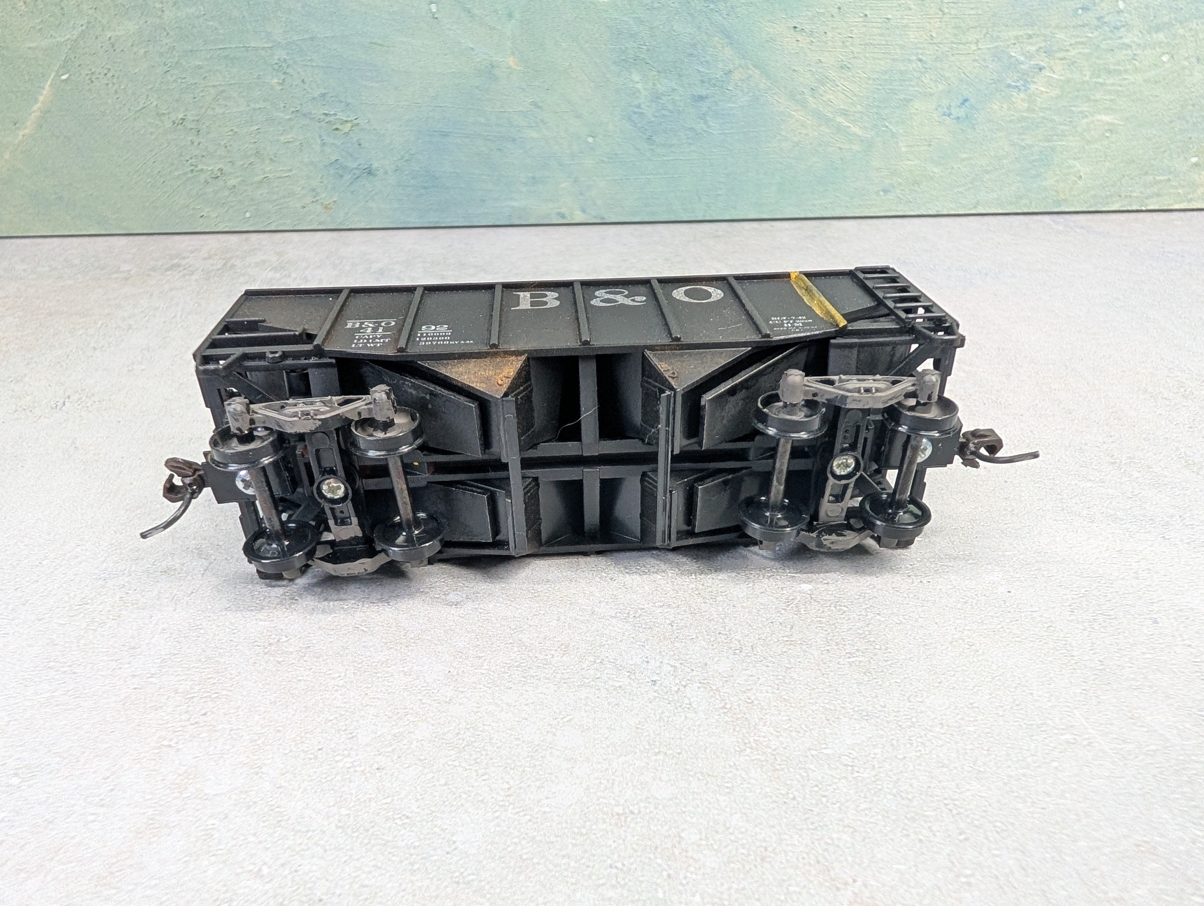 USED Stewart Hobbies HO Scale 2 Bay Open Hopper Baltimore and Ohio B&O #4192 Weathered w/ Coal Load