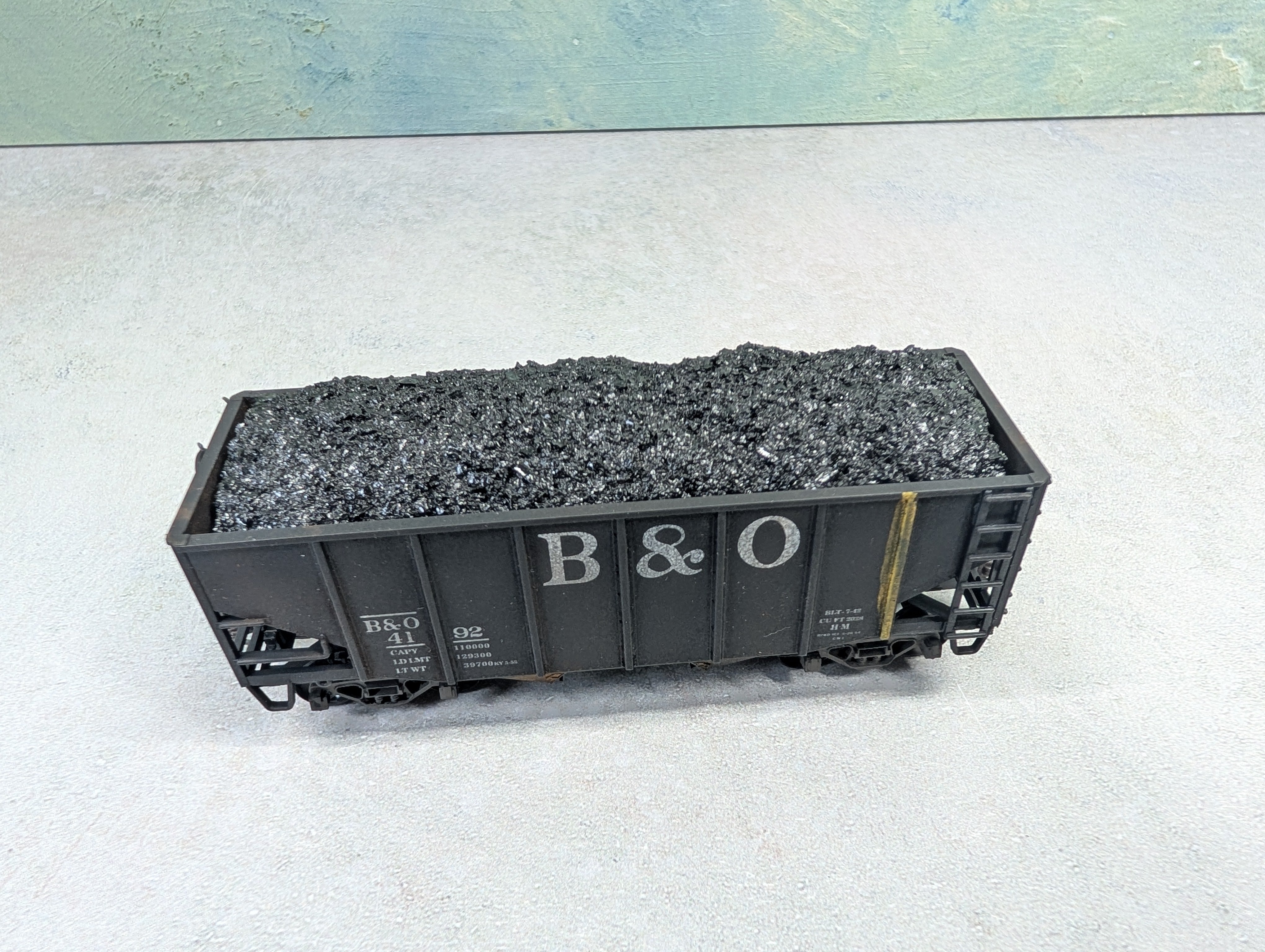 USED Stewart Hobbies HO Scale 2 Bay Open Hopper Baltimore and Ohio B&O #4192 Weathered w/ Coal Load