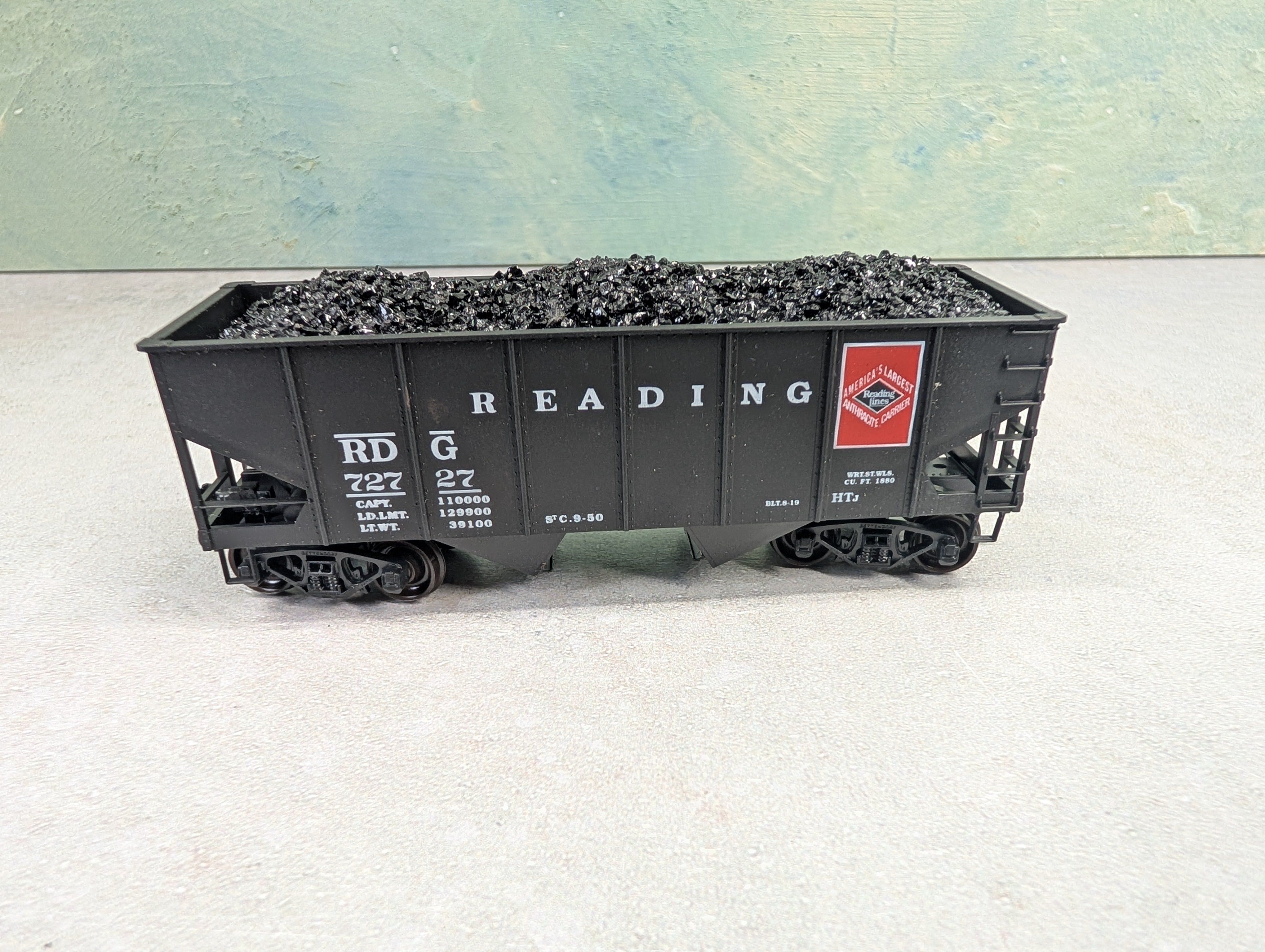USED Accurail HO Scale 2 Bay Open Hopper Reading RDG #72727 w/ Coal Load