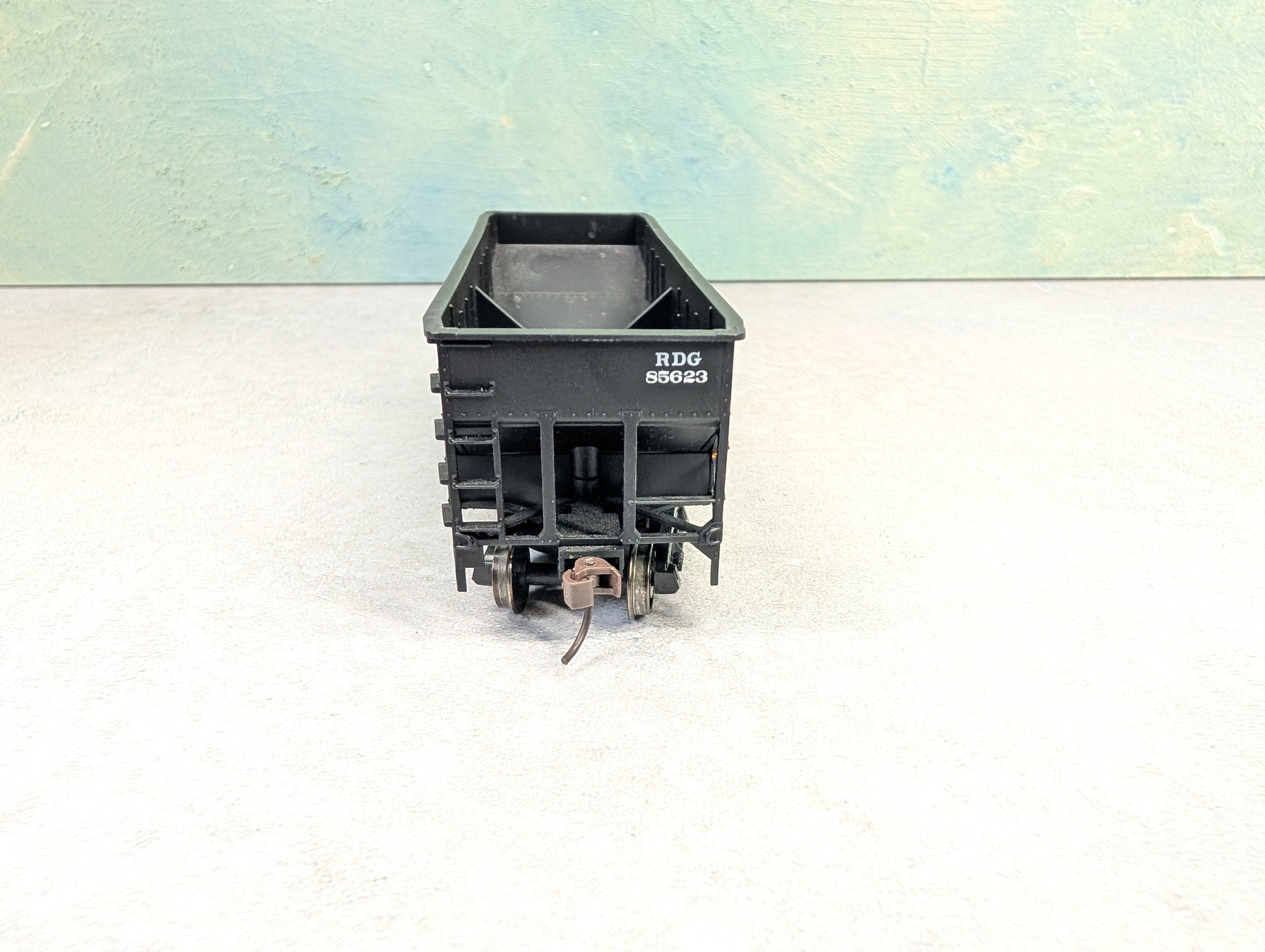 USED Atlas HO Scale 2 Bay Open Hopper Reading RDG #85623