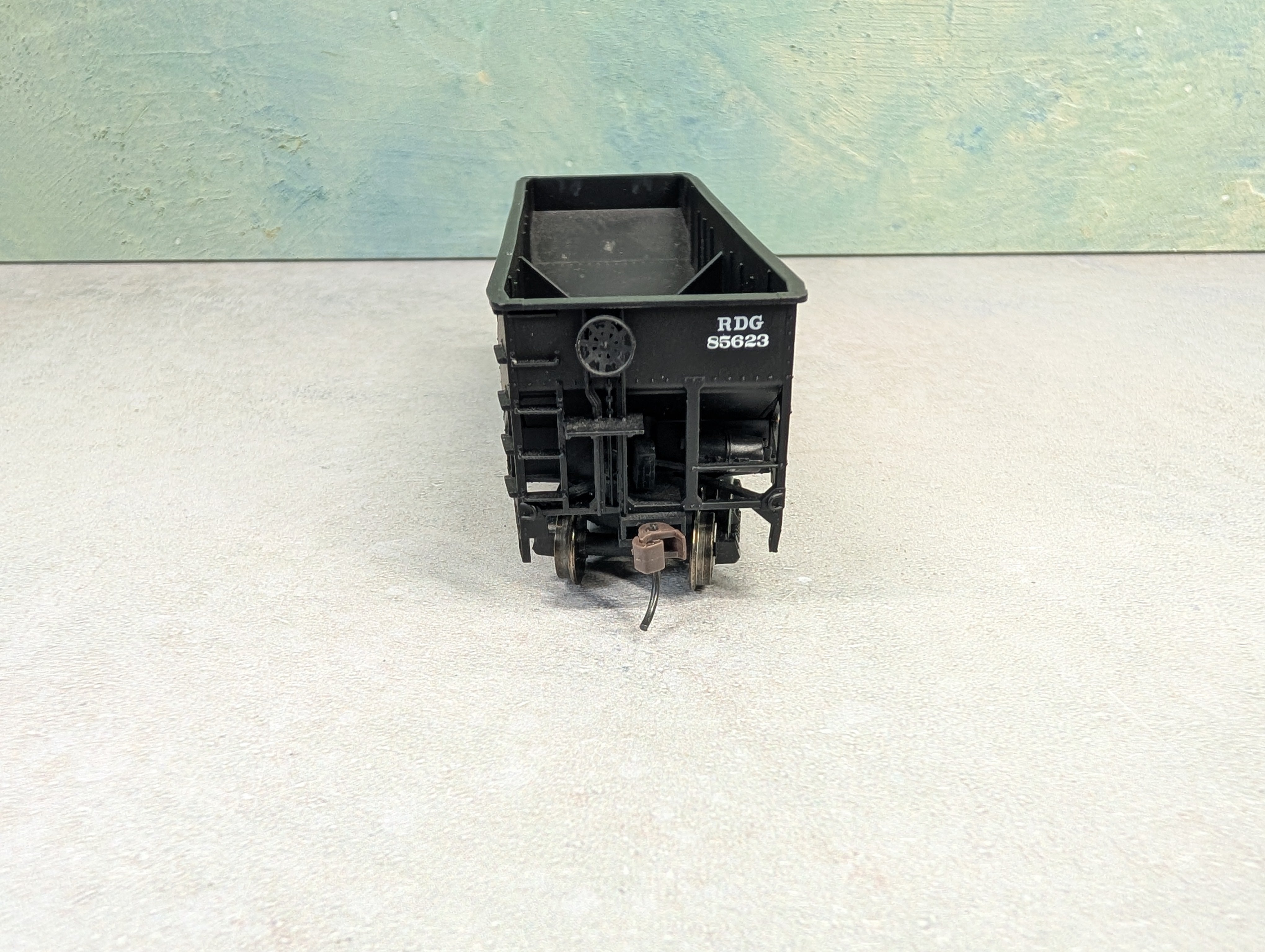 USED Atlas HO Scale 2 Bay Open Hopper Reading RDG #85623