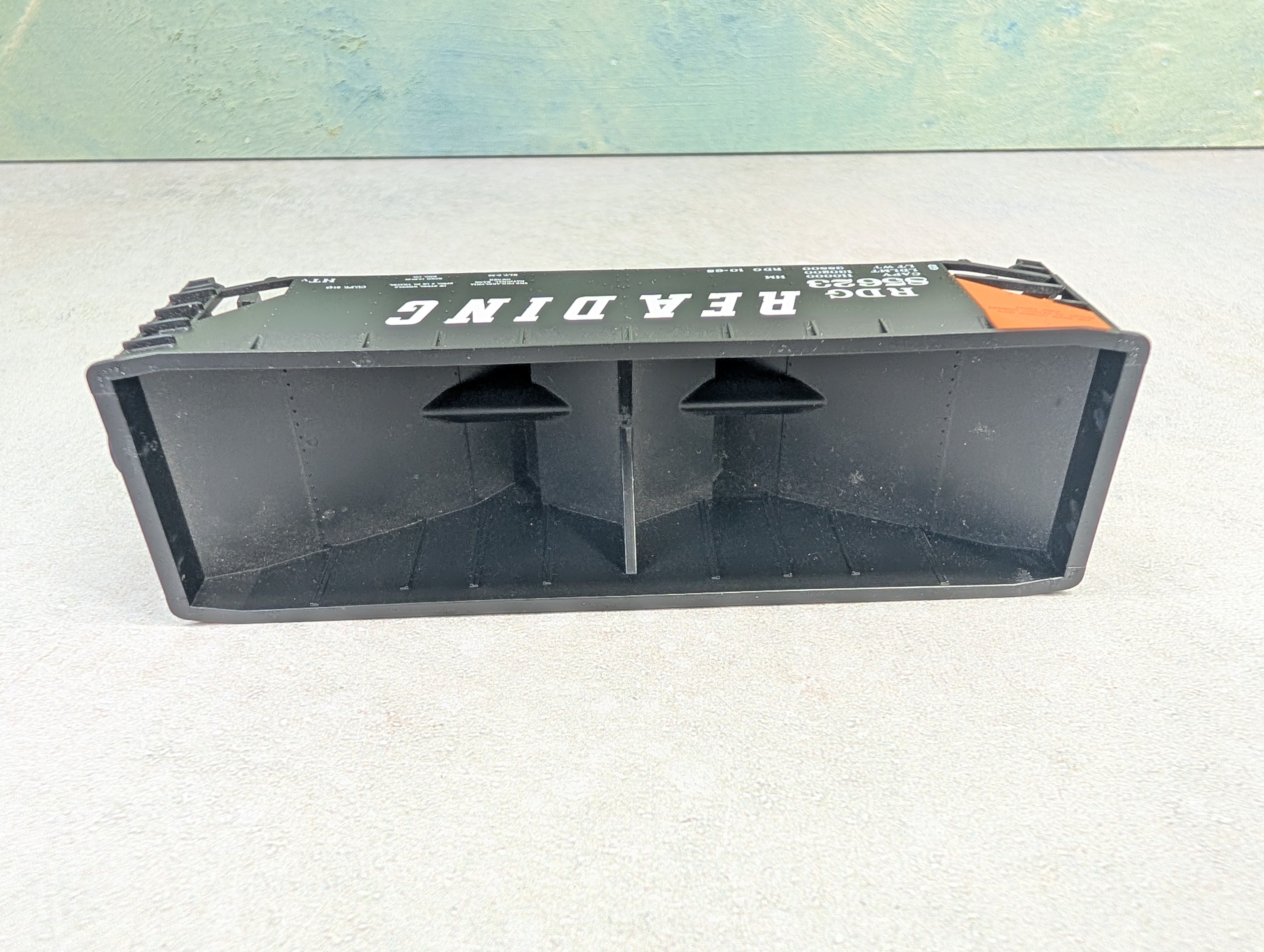 USED Atlas HO Scale 2 Bay Open Hopper Reading RDG #85623