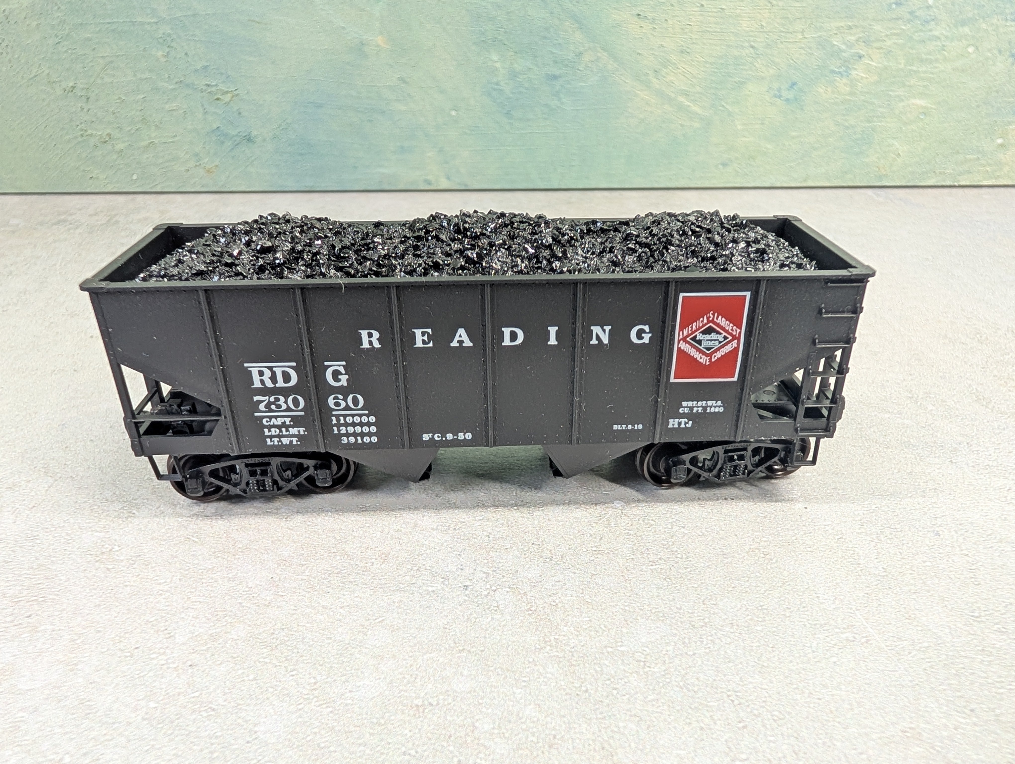 USED Accurail HO Scale 2 Bay Open Hopper Reading RDG #73060 w/ Coal Load