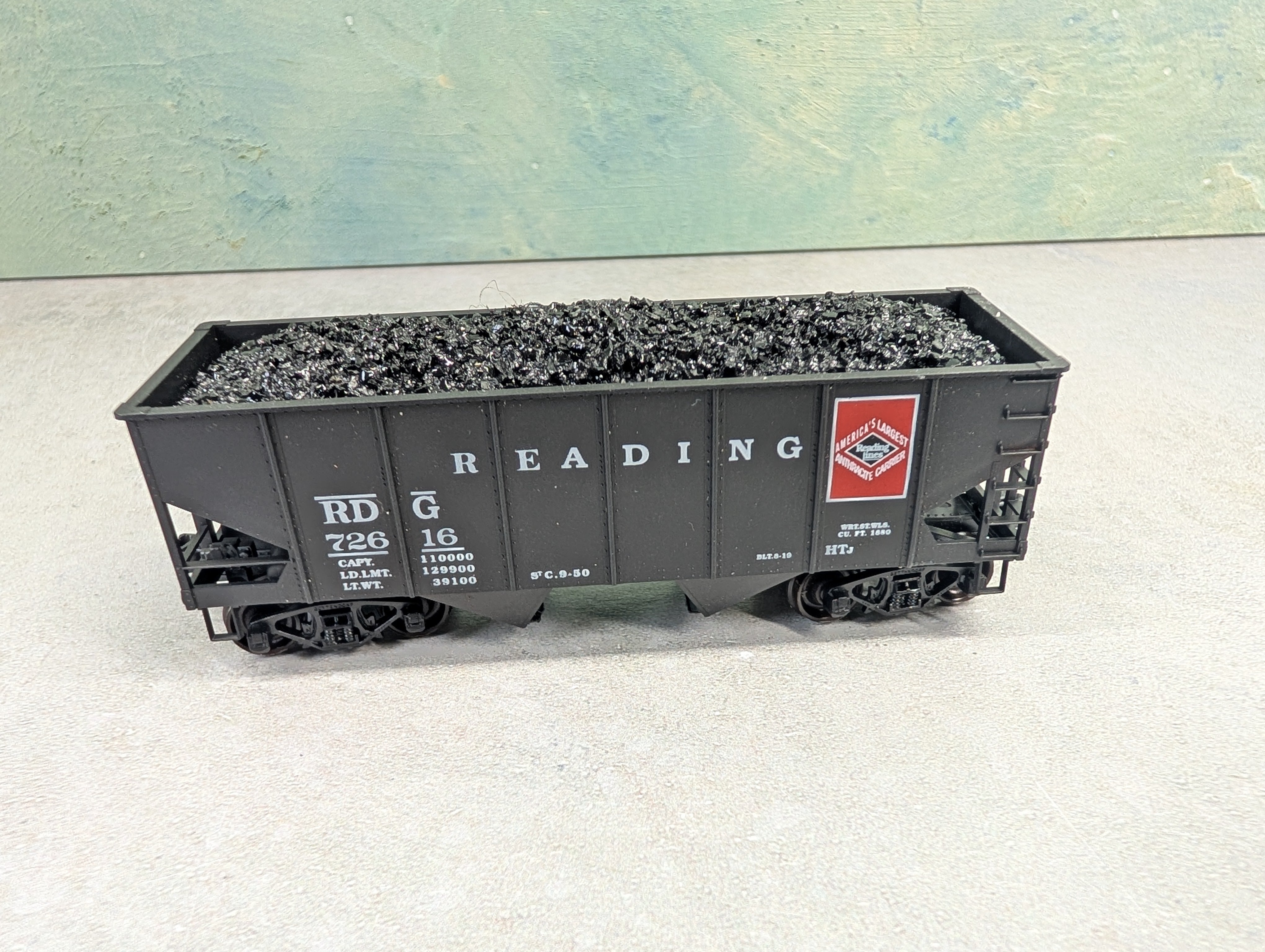 USED Accurail HO Scale 2 Bay Open Hopper Reading RDG #72616 w/ Coal Load