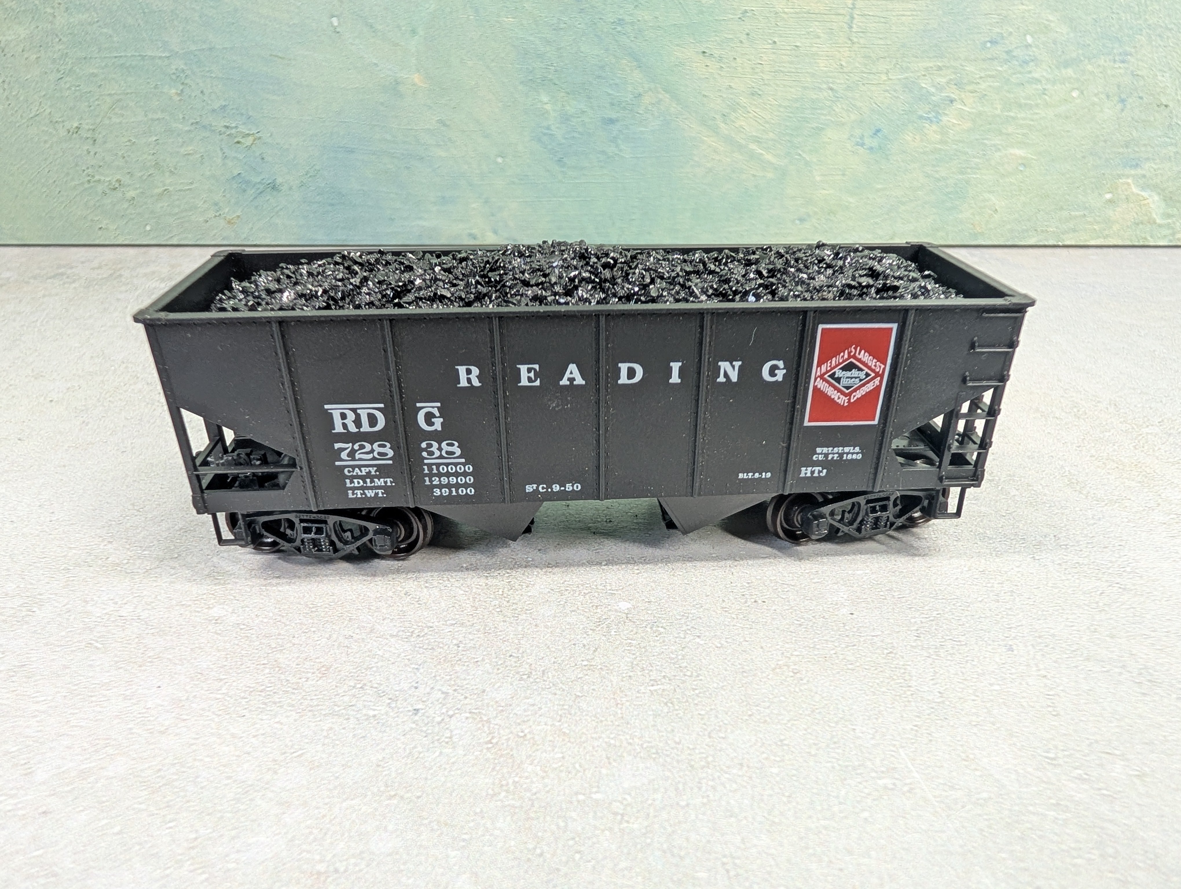USED Accurail HO Scale 2 Bay Open Hopper Reading RDG #72838 w/ Coal Load