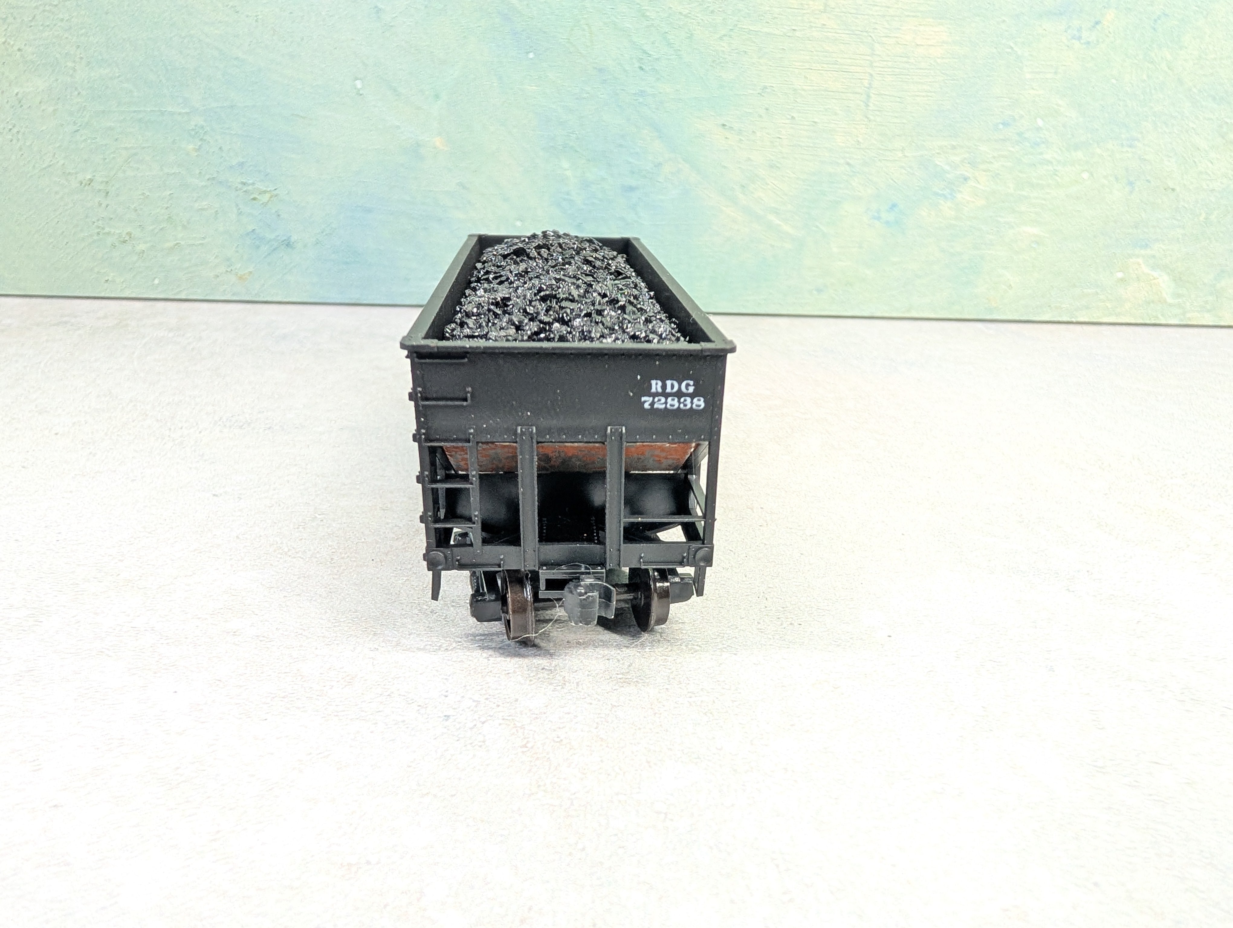USED Accurail HO Scale 2 Bay Open Hopper Reading RDG #72838 w/ Coal Load