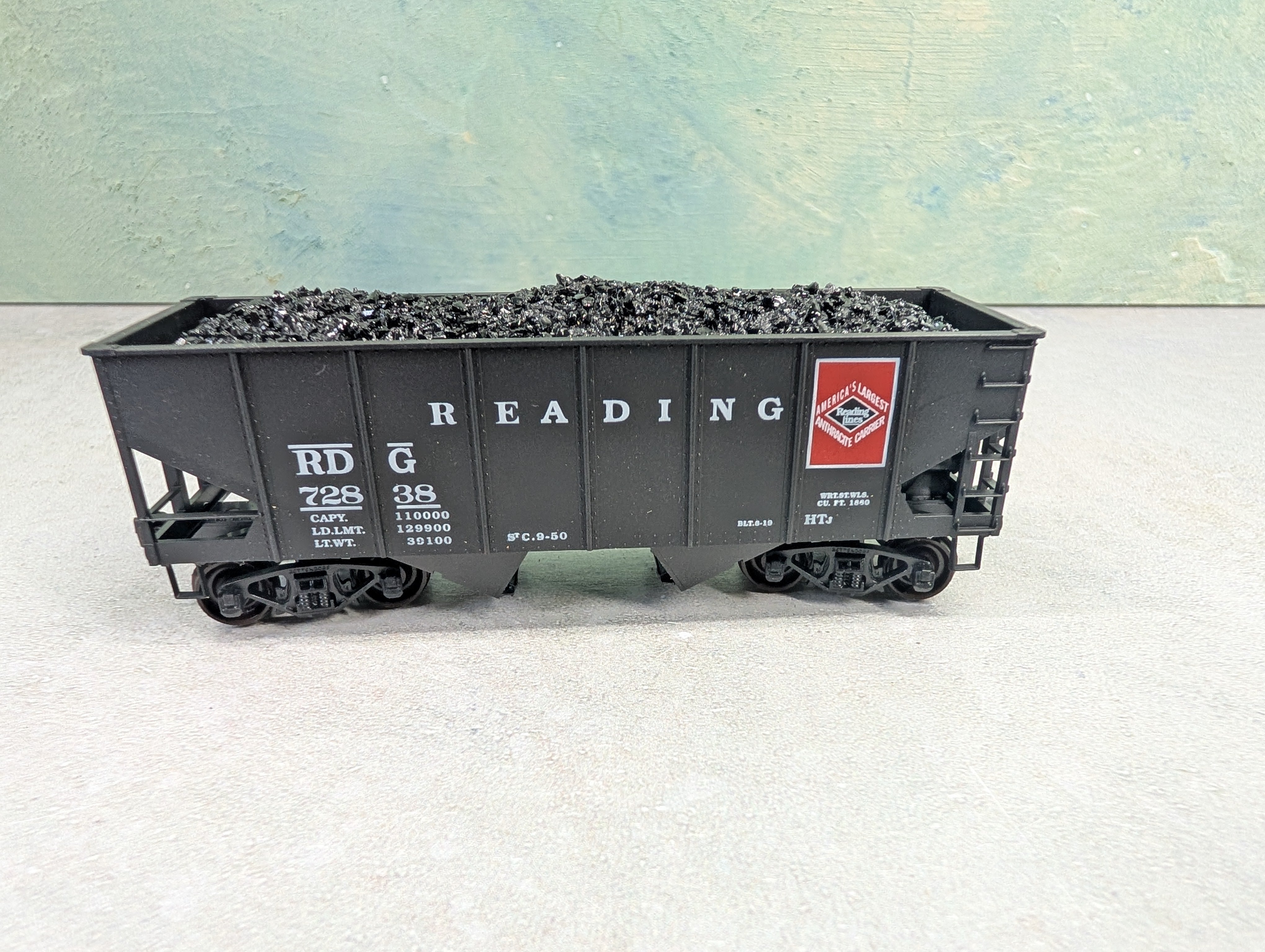 USED Accurail HO Scale 2 Bay Open Hopper Reading RDG #72838 w/ Coal Load