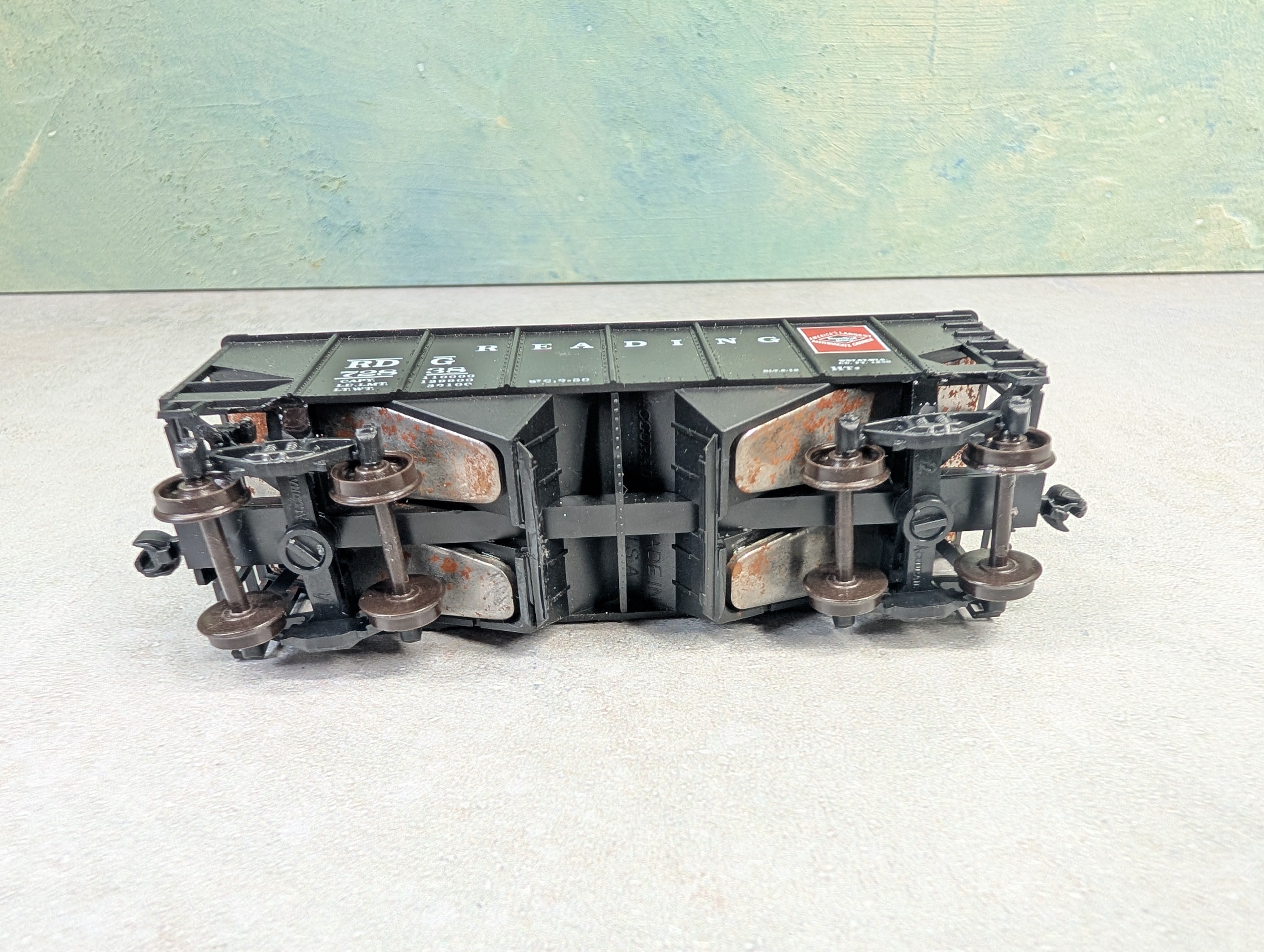 USED Accurail HO Scale 2 Bay Open Hopper Reading RDG #72838 w/ Coal Load