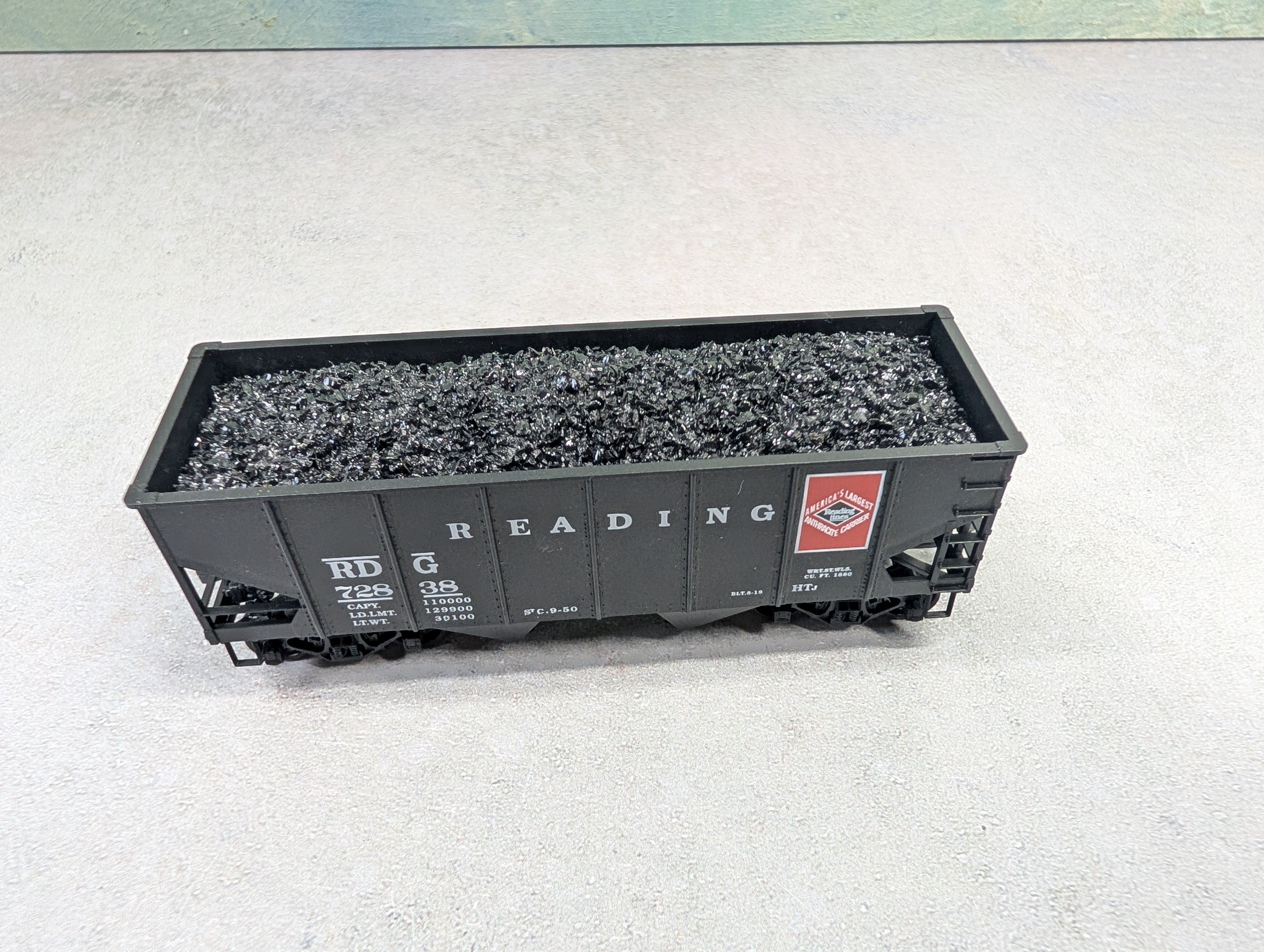 USED Accurail HO Scale 2 Bay Open Hopper Reading RDG #72838 w/ Coal Load