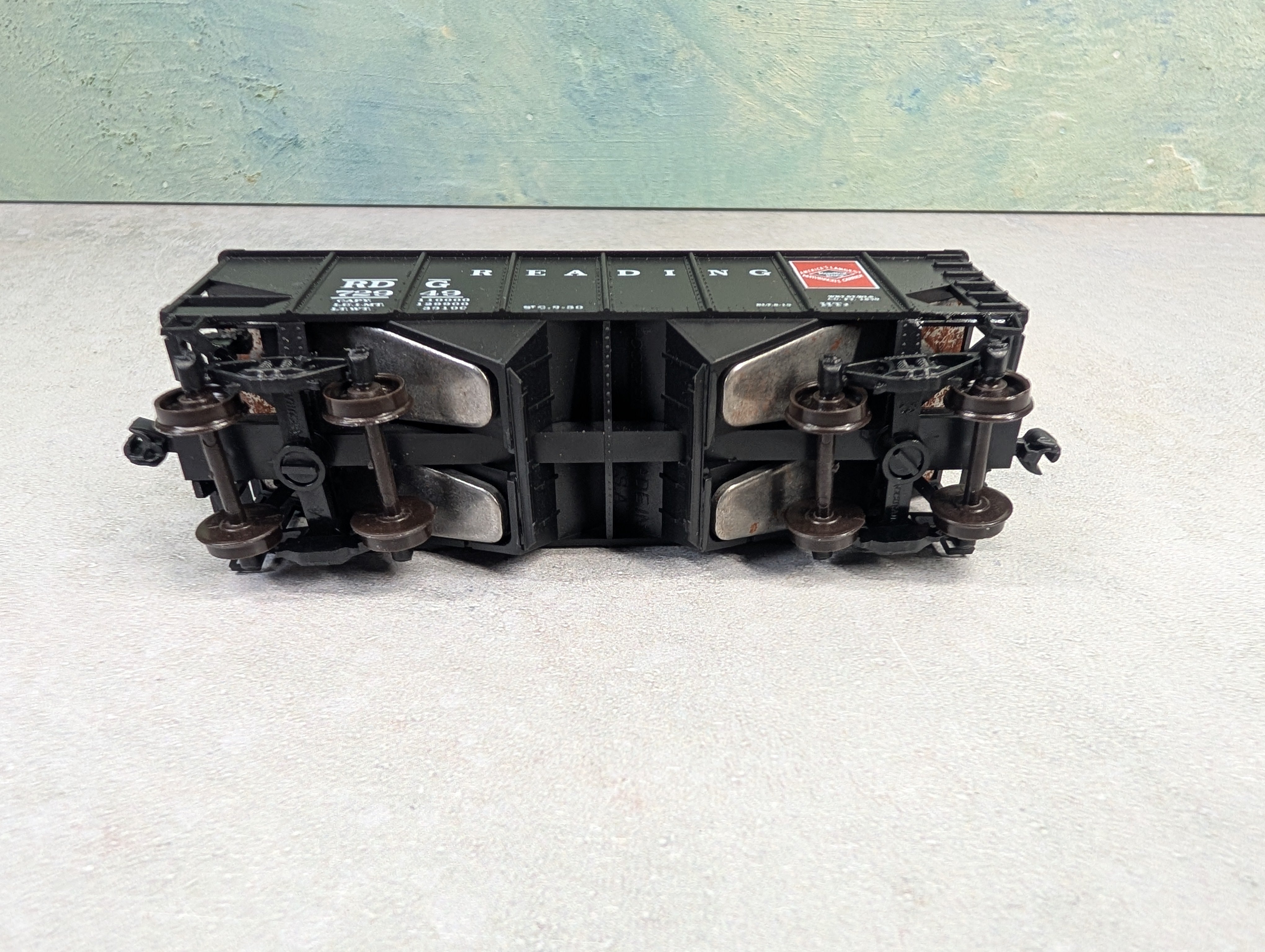 USED Accurail HO Scale 2 Bay Open Hopper Reading RDG #72949 w/ Coal Load