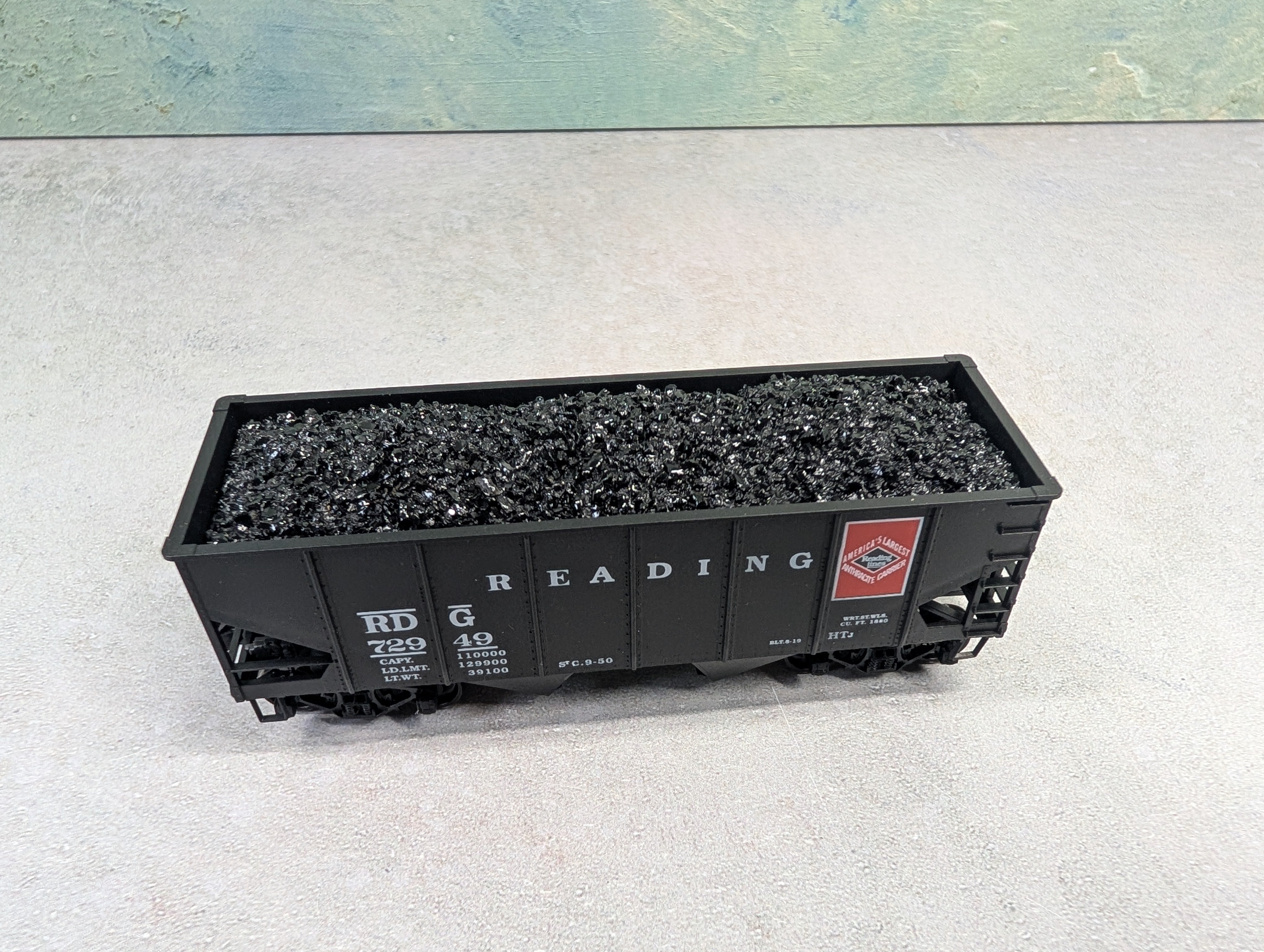 USED Accurail HO Scale 2 Bay Open Hopper Reading RDG #72949 w/ Coal Load