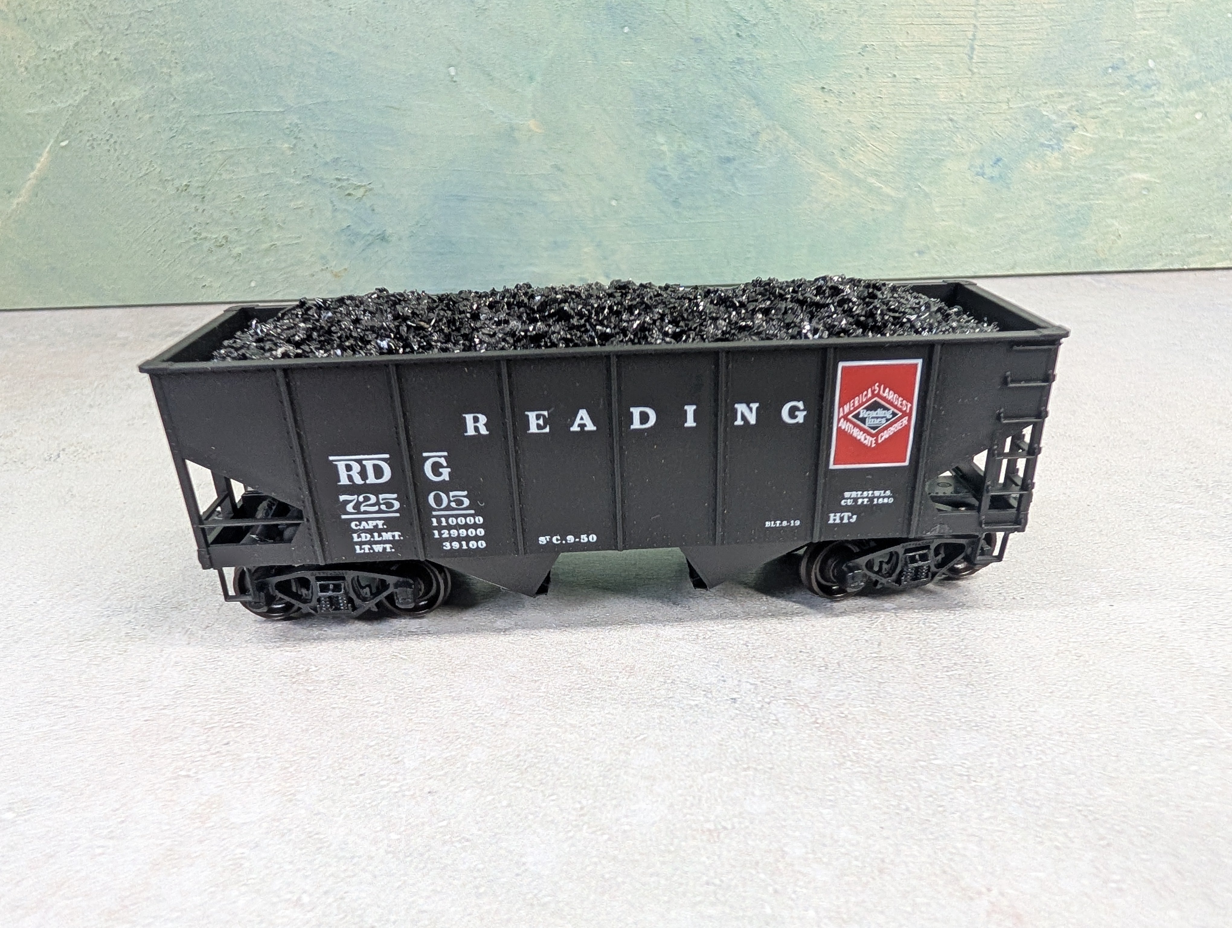 USED Accurail HO Scale 2 Bay Open Hopper Reading RDG #42505 w/ Coal Load