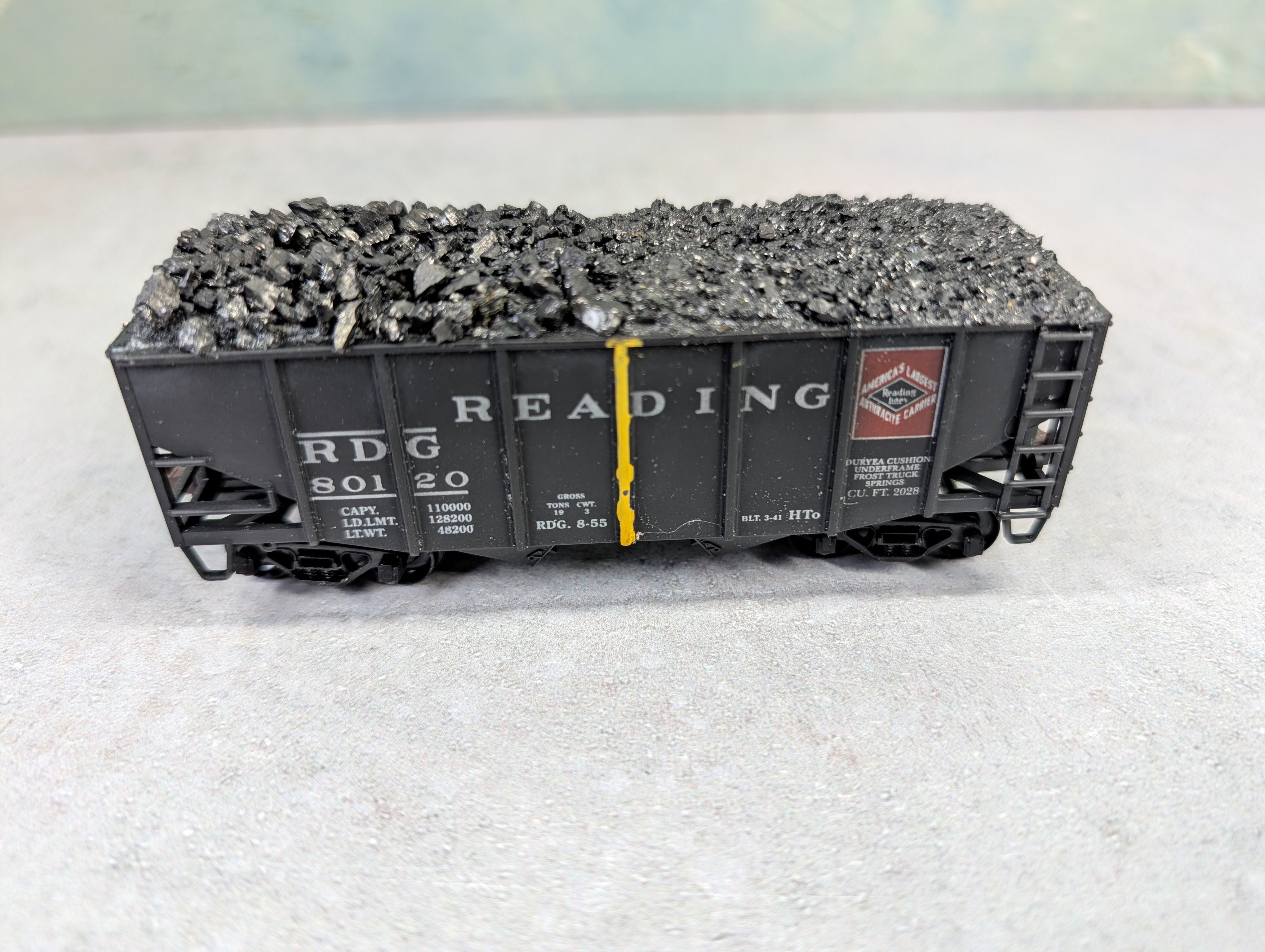 USED Stewart Hobbies HO Scale 2 Bay Open Hopper Reading RDG #80120 Weathered, Split Coal Loads