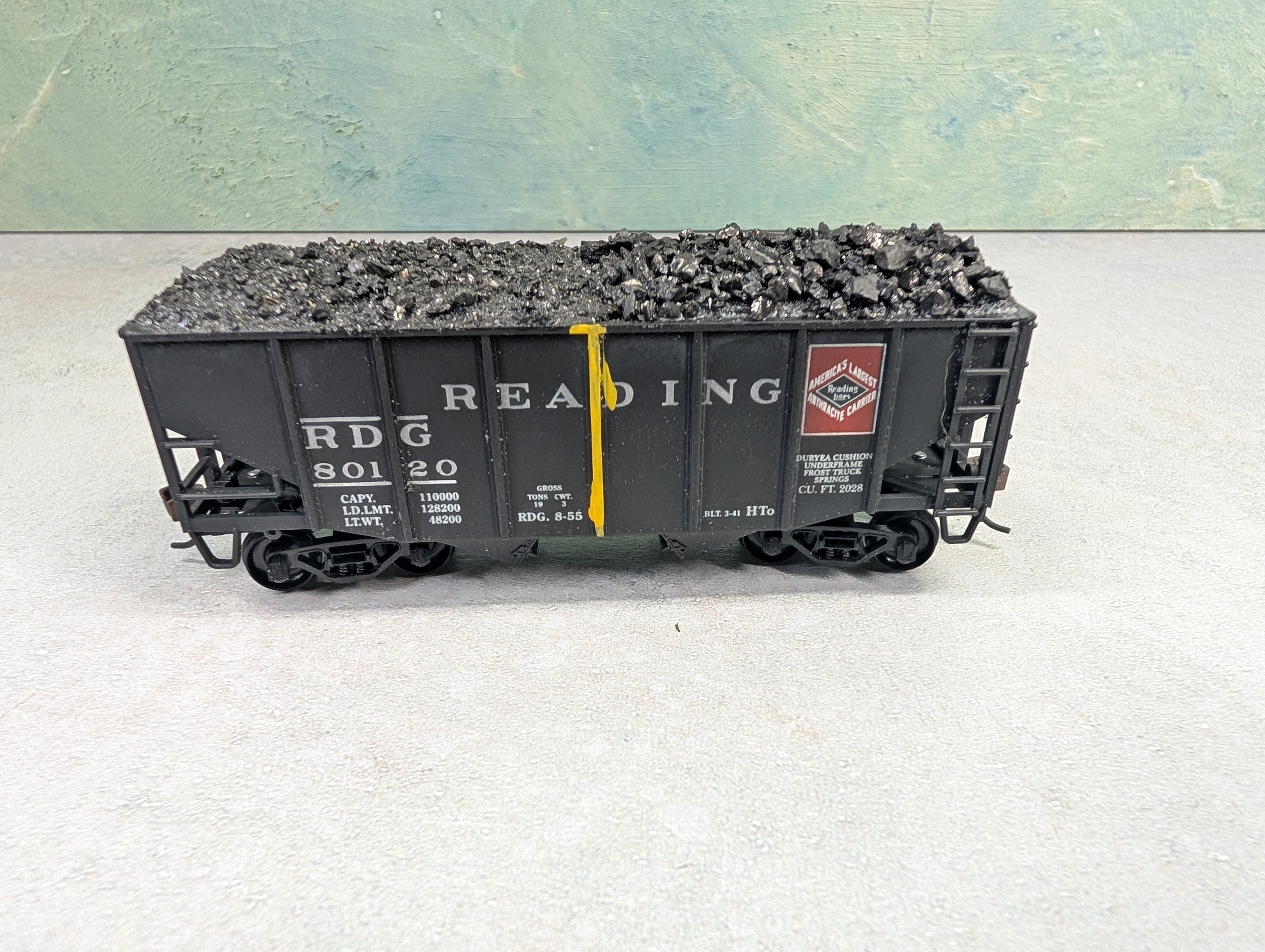 USED Stewart Hobbies HO Scale 2 Bay Open Hopper Reading RDG #80120 Weathered, Split Coal Loads