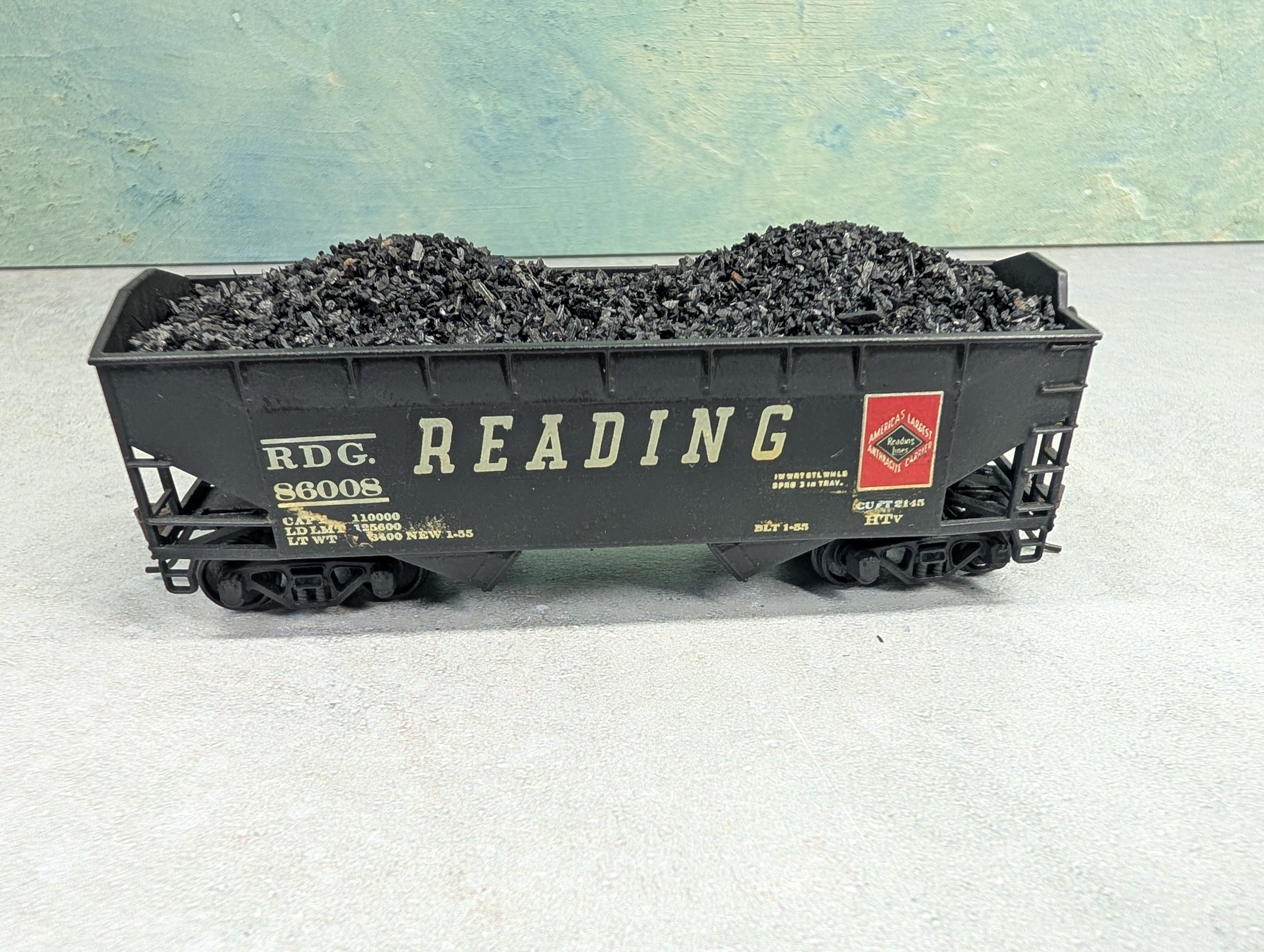 USED Athearn HO Scale 2 Bay Open Hopper Reading RDG #86008 w/ Coal Load, Decal