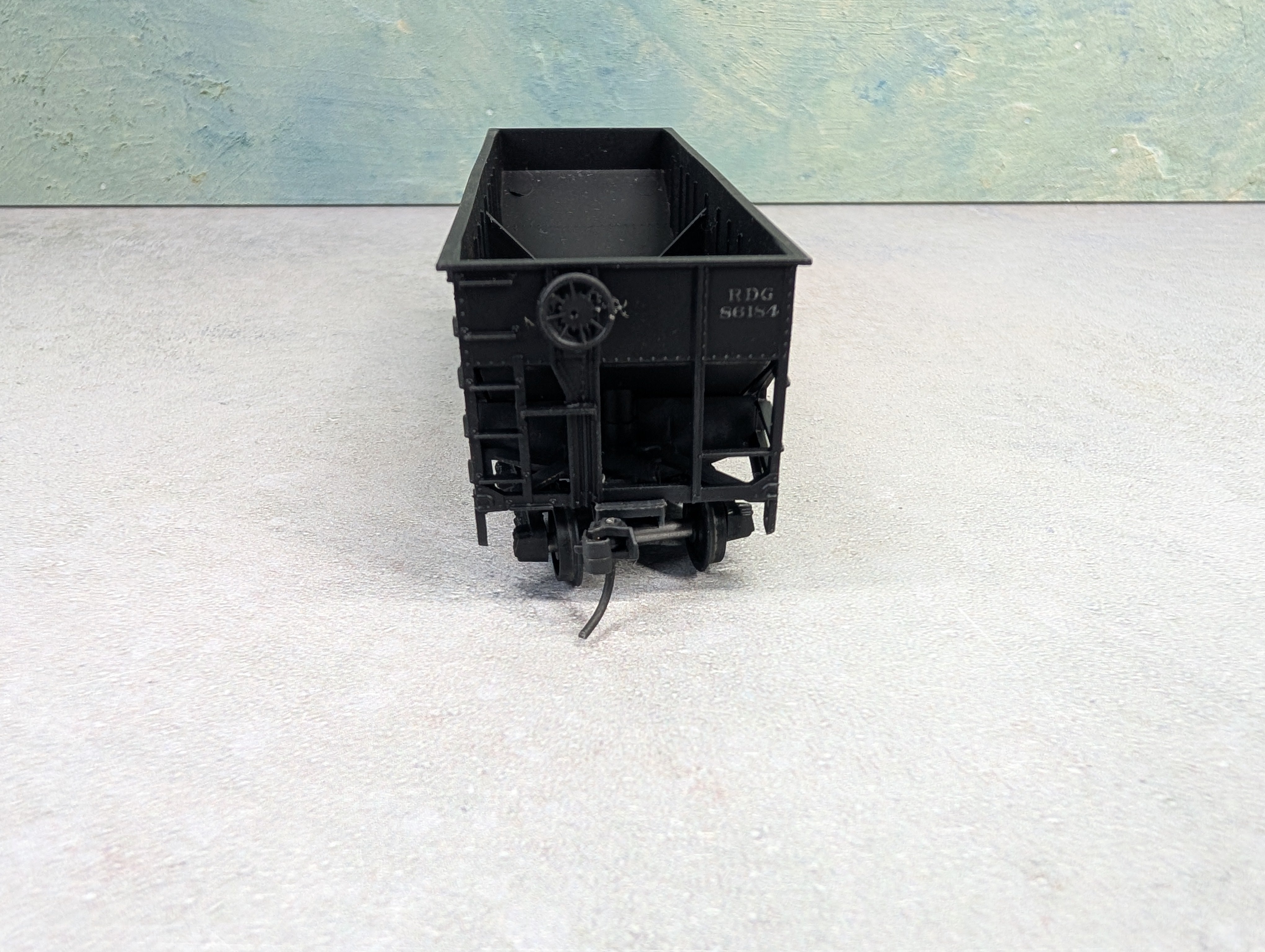 USED Athearn HO Scale 2 Bay Open Hopper Reading RDG #86184 Weathered