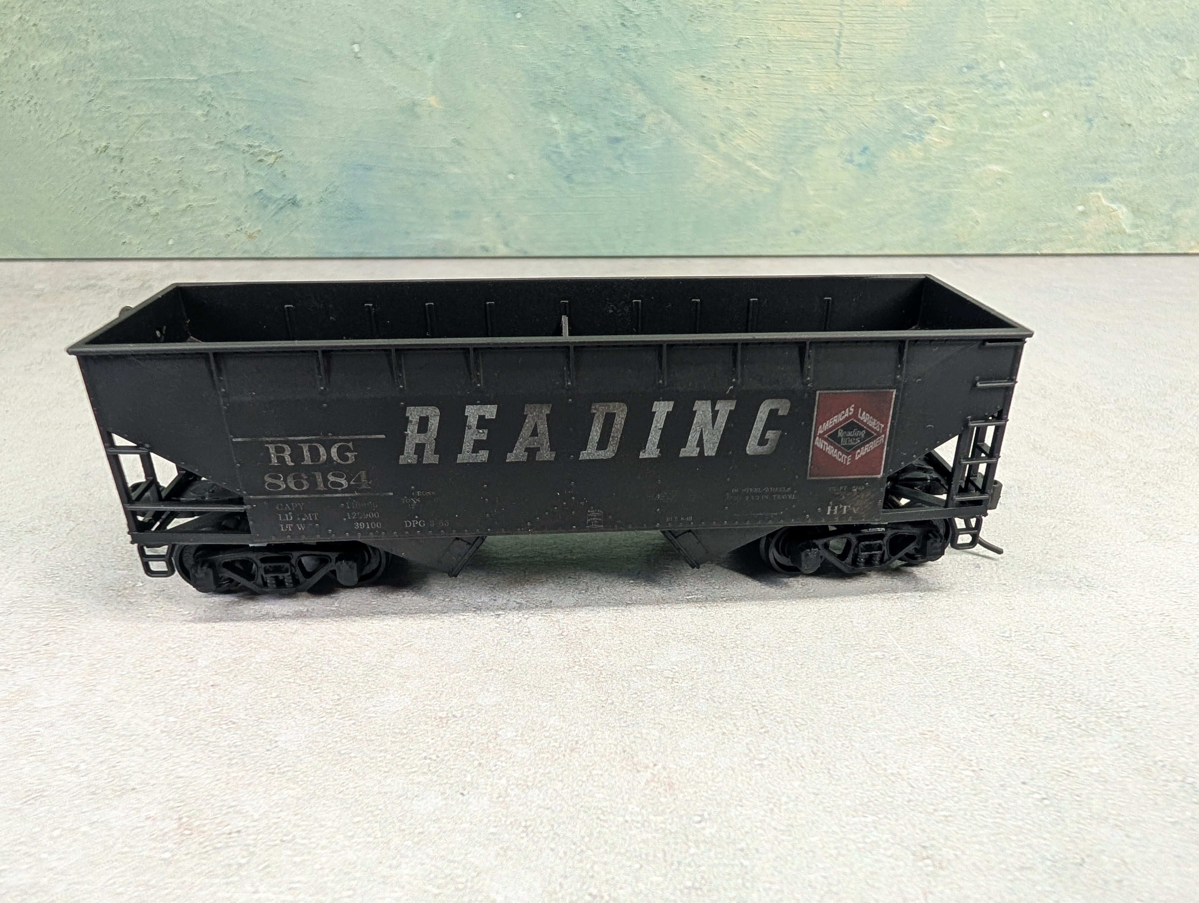 USED Athearn HO Scale 2 Bay Open Hopper Reading RDG #86184 Weathered