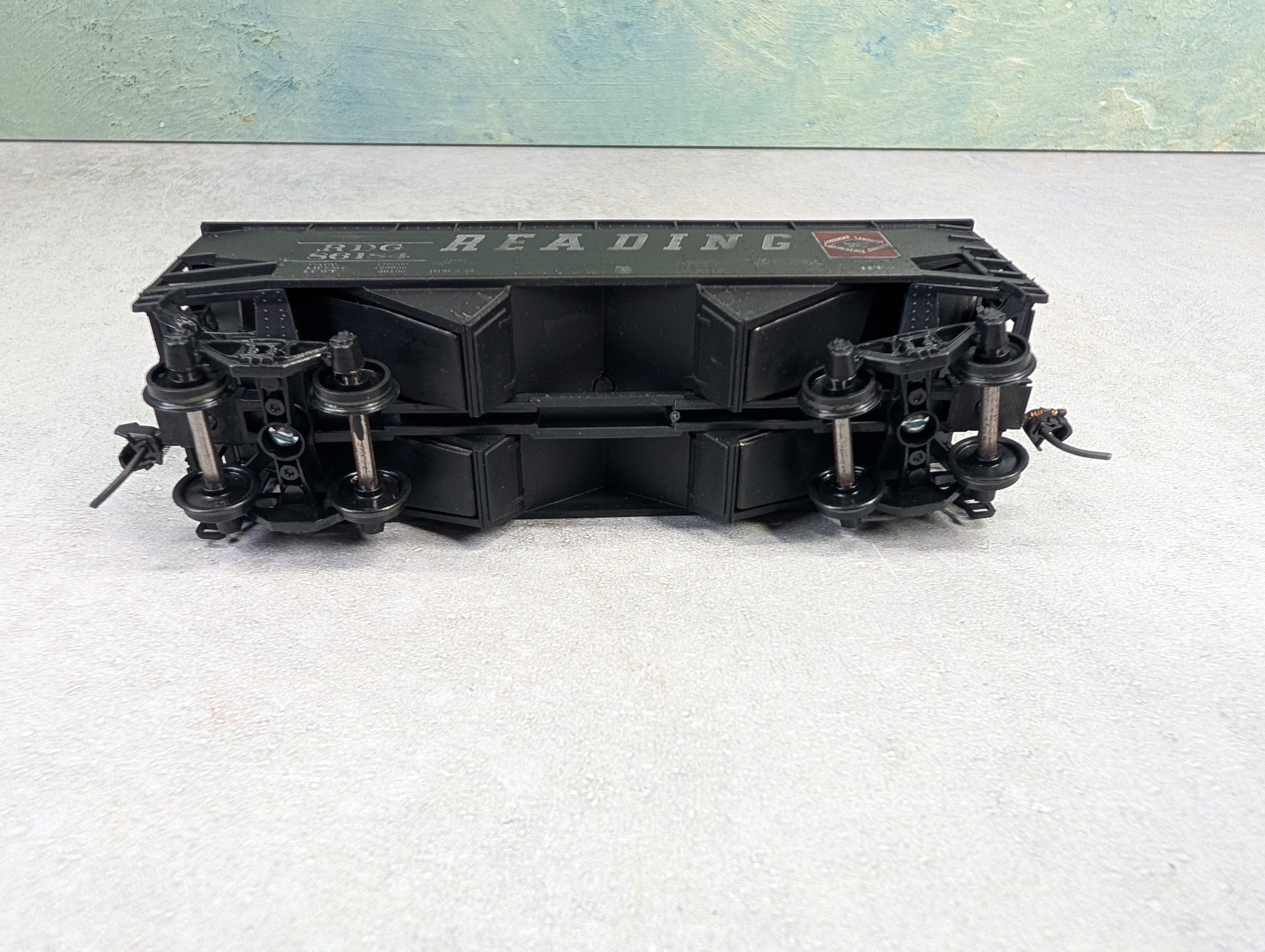 USED Athearn HO Scale 2 Bay Open Hopper Reading RDG #86184 Weathered