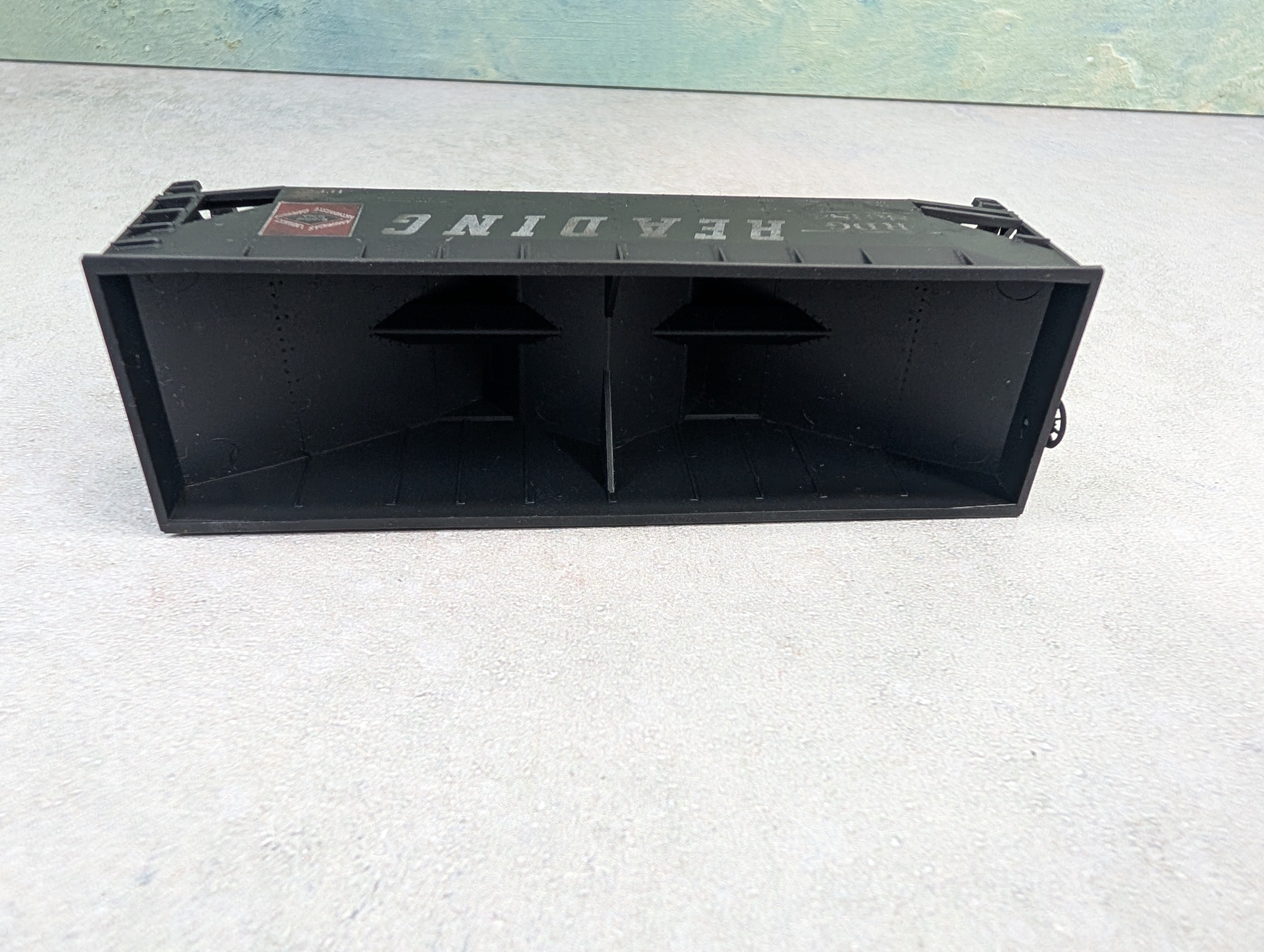 USED Athearn HO Scale 2 Bay Open Hopper Reading RDG #86184 Weathered