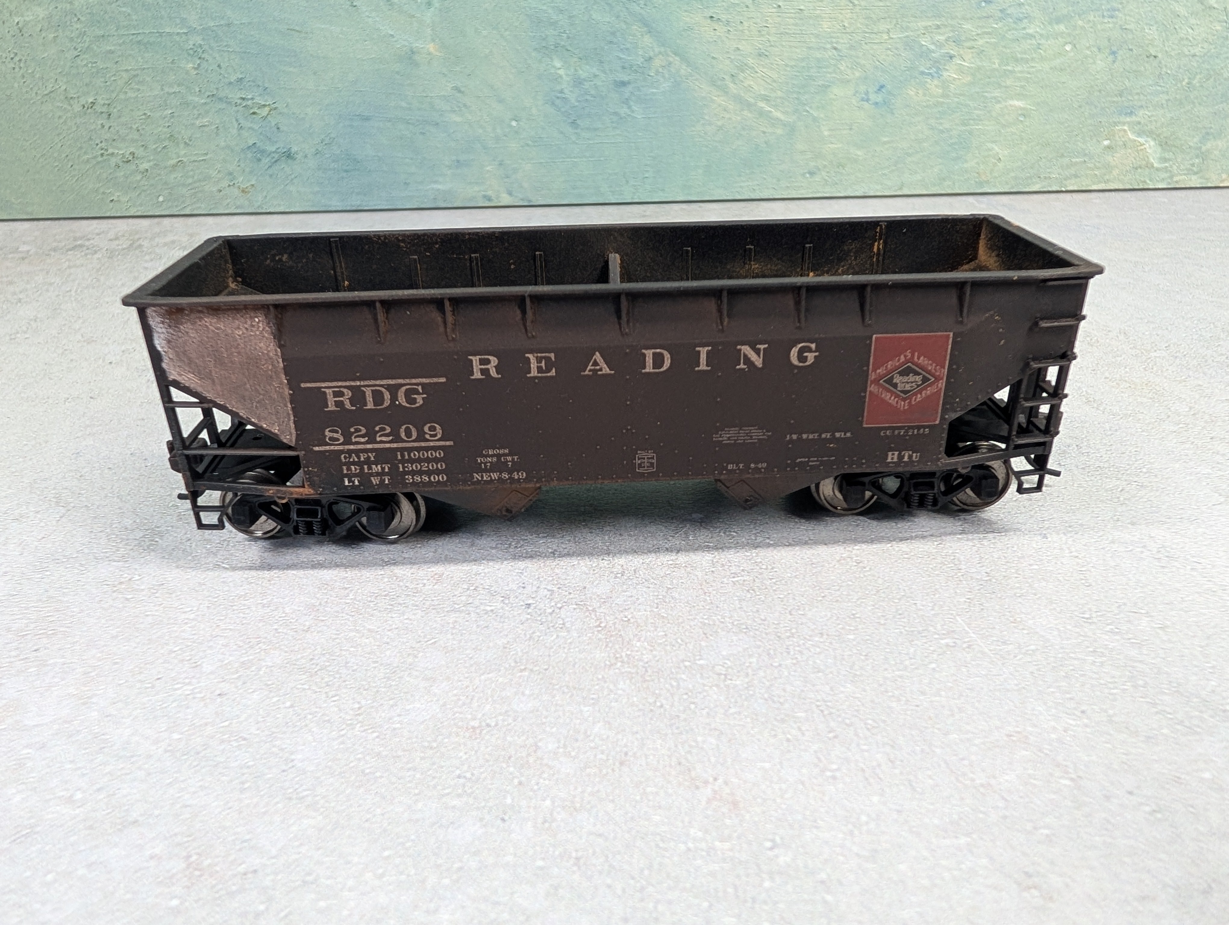 USED Atlas HO Scale 2 Bay Open Hopper Reading RDG #82209 Weathered