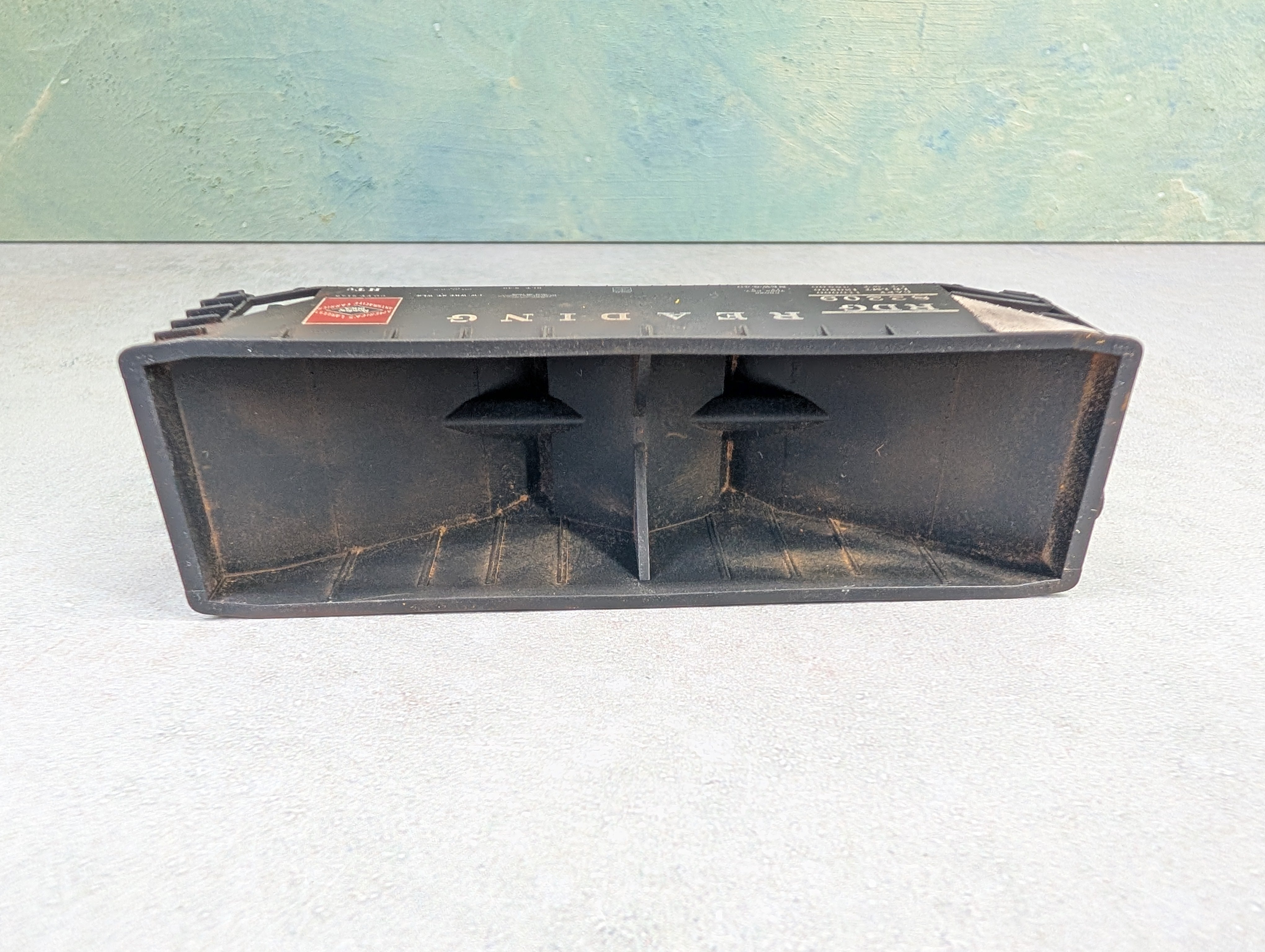 USED Atlas HO Scale 2 Bay Open Hopper Reading RDG #82209 Weathered