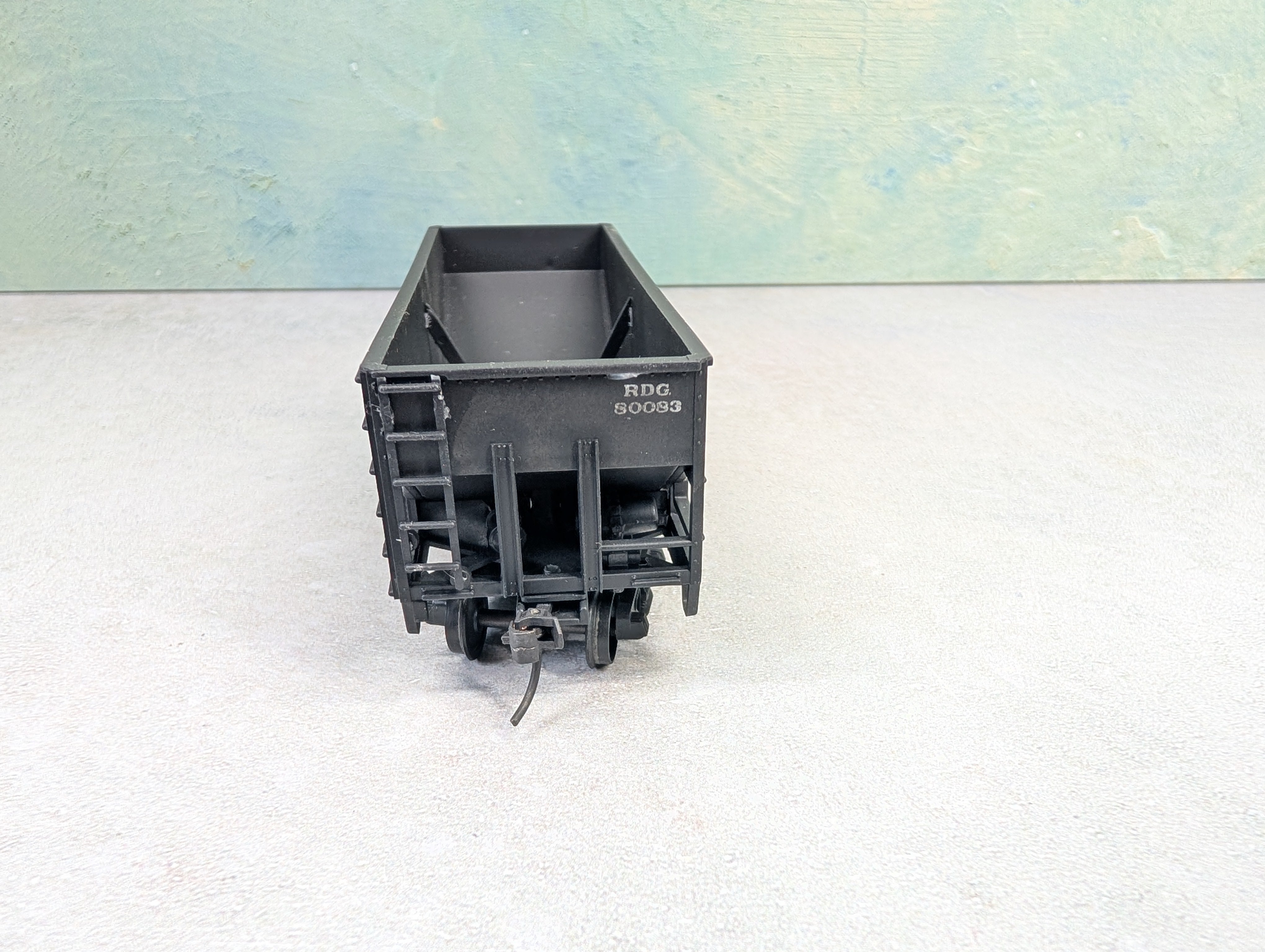 USED Stewart Hobbies HO Scale 2 Bay Open Hopper Reading RDG #80083 Weathered